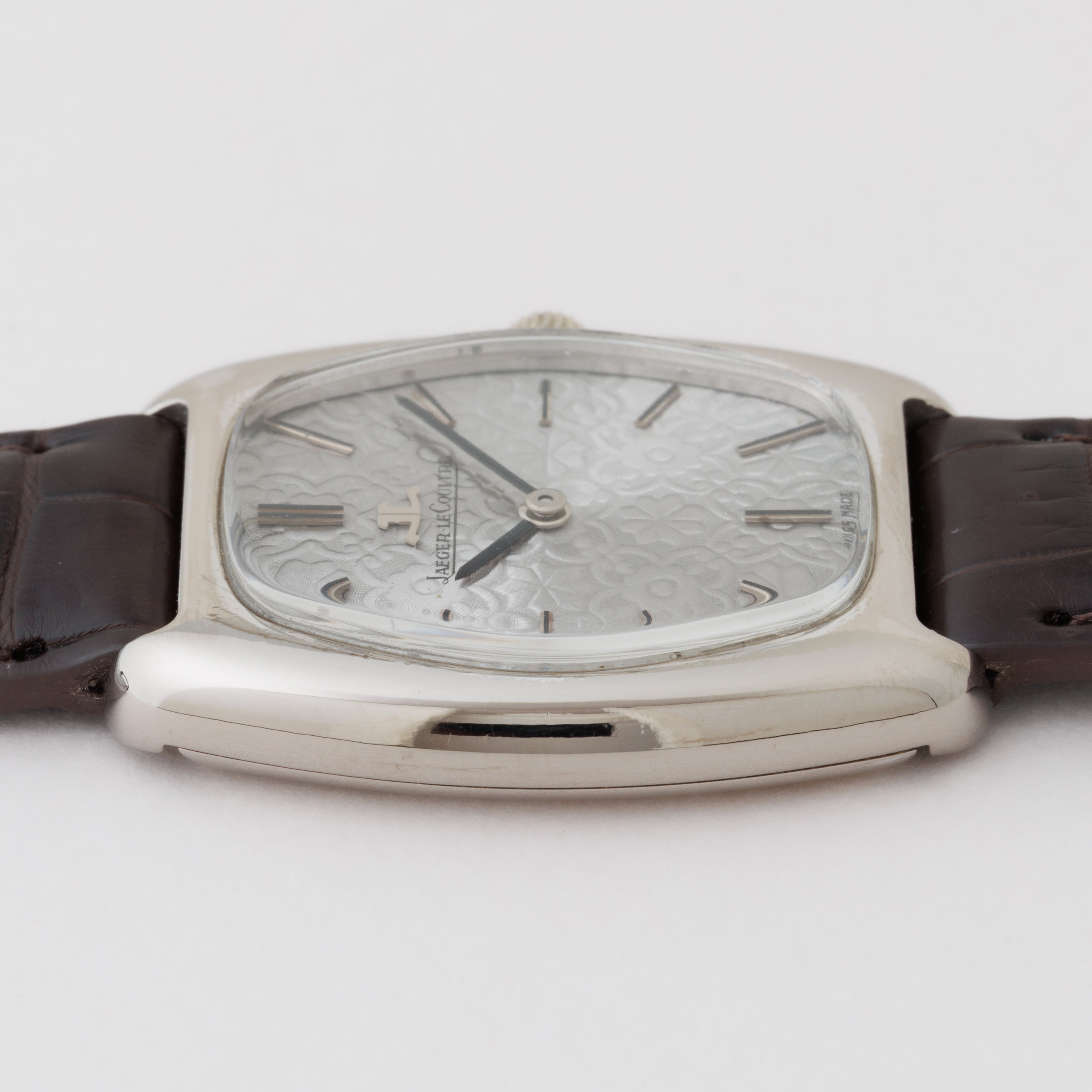 ジャガー・ルクルト 18金無垢 フラワーモチーフダイヤル 1970年代 トノー型 手巻き Ref.9048.22