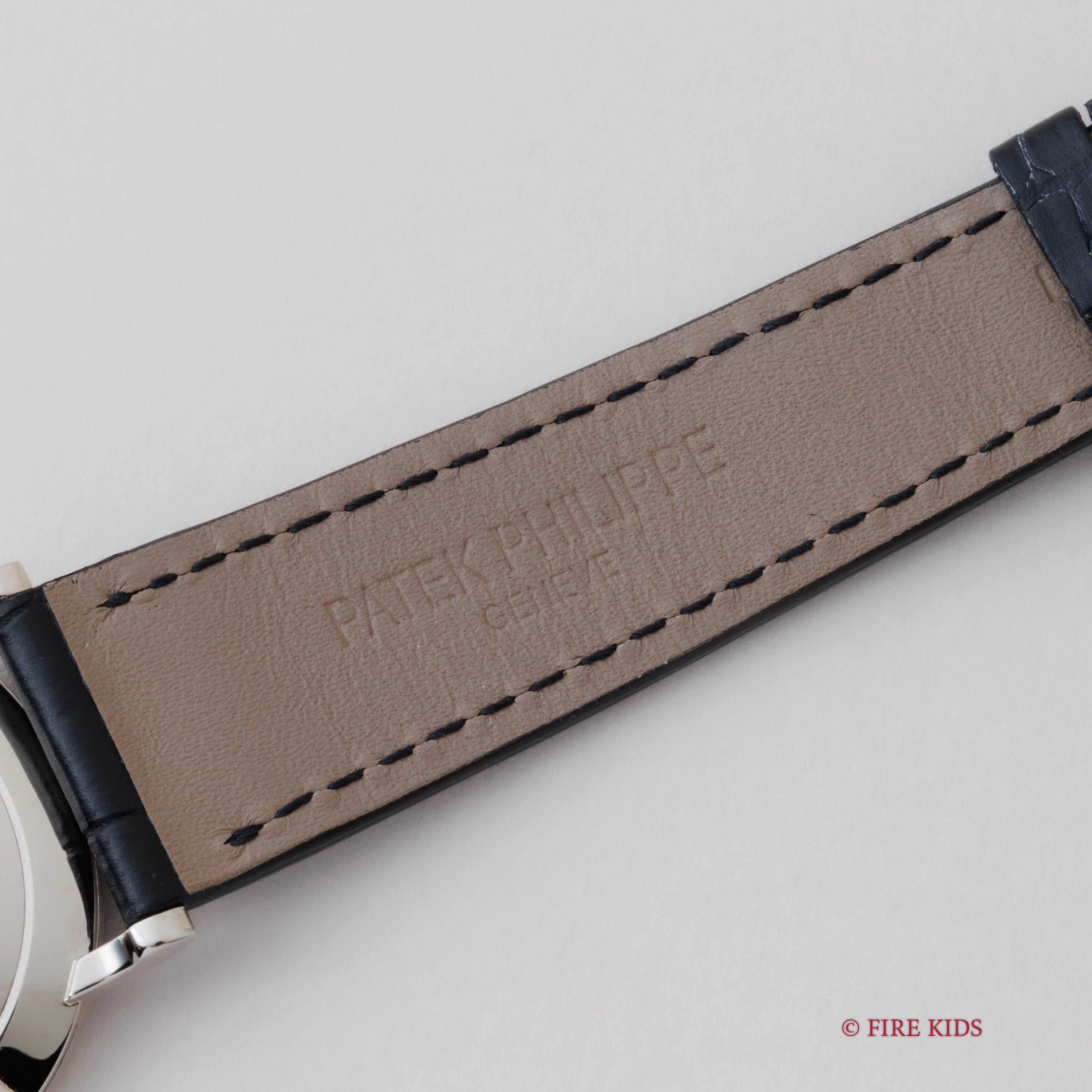 パテックフィリップ カラトラバ ホワイトローマンダイヤル 日本限定 1999年製 手巻き Cal.215 18金ホワイトゴールド 箱、アーカイブ、純正18金ホワイトゴールド尾錠付き