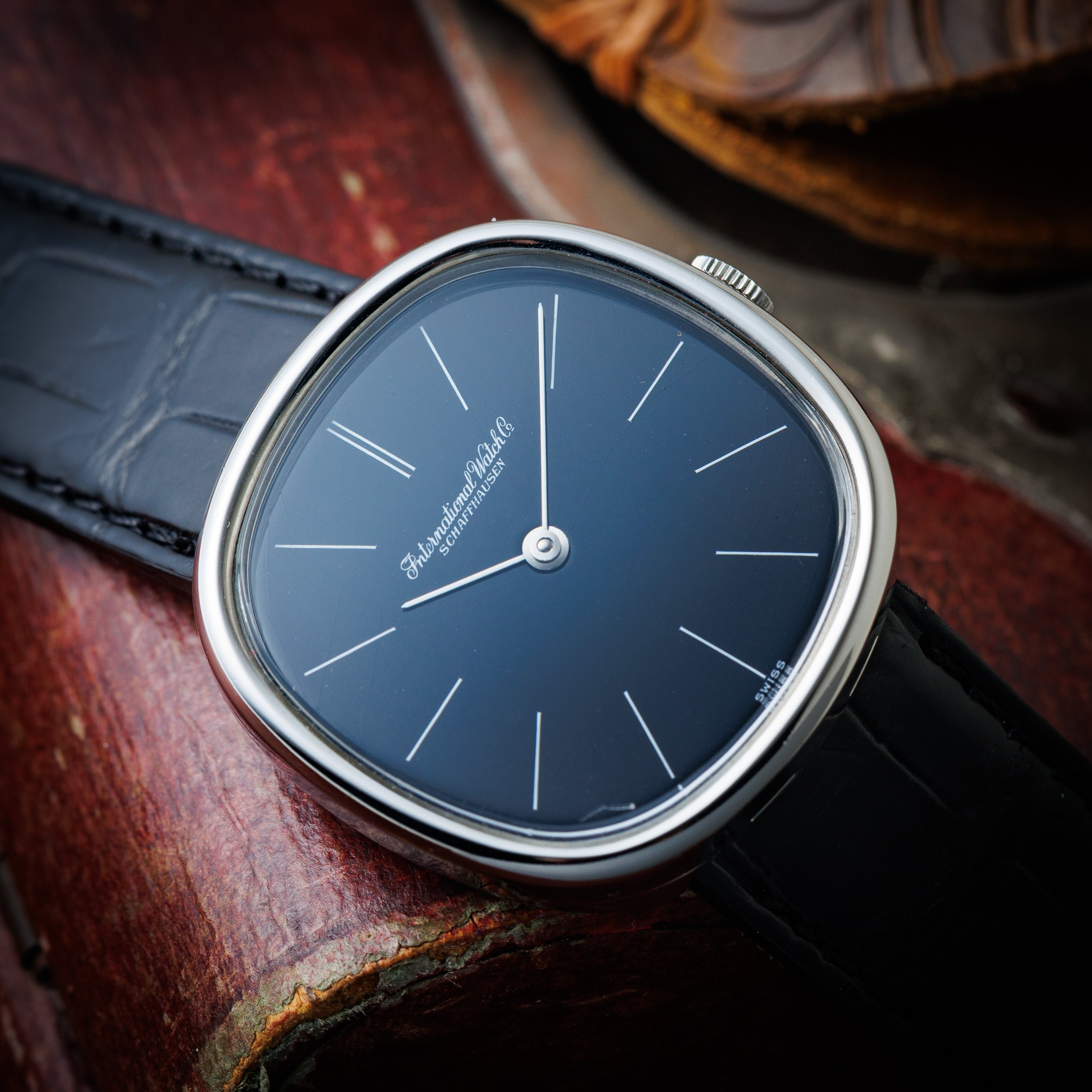 IWC ブラック Ref.2584 1976年製 Cal.423 手巻き 純正尾錠・修理明細付き