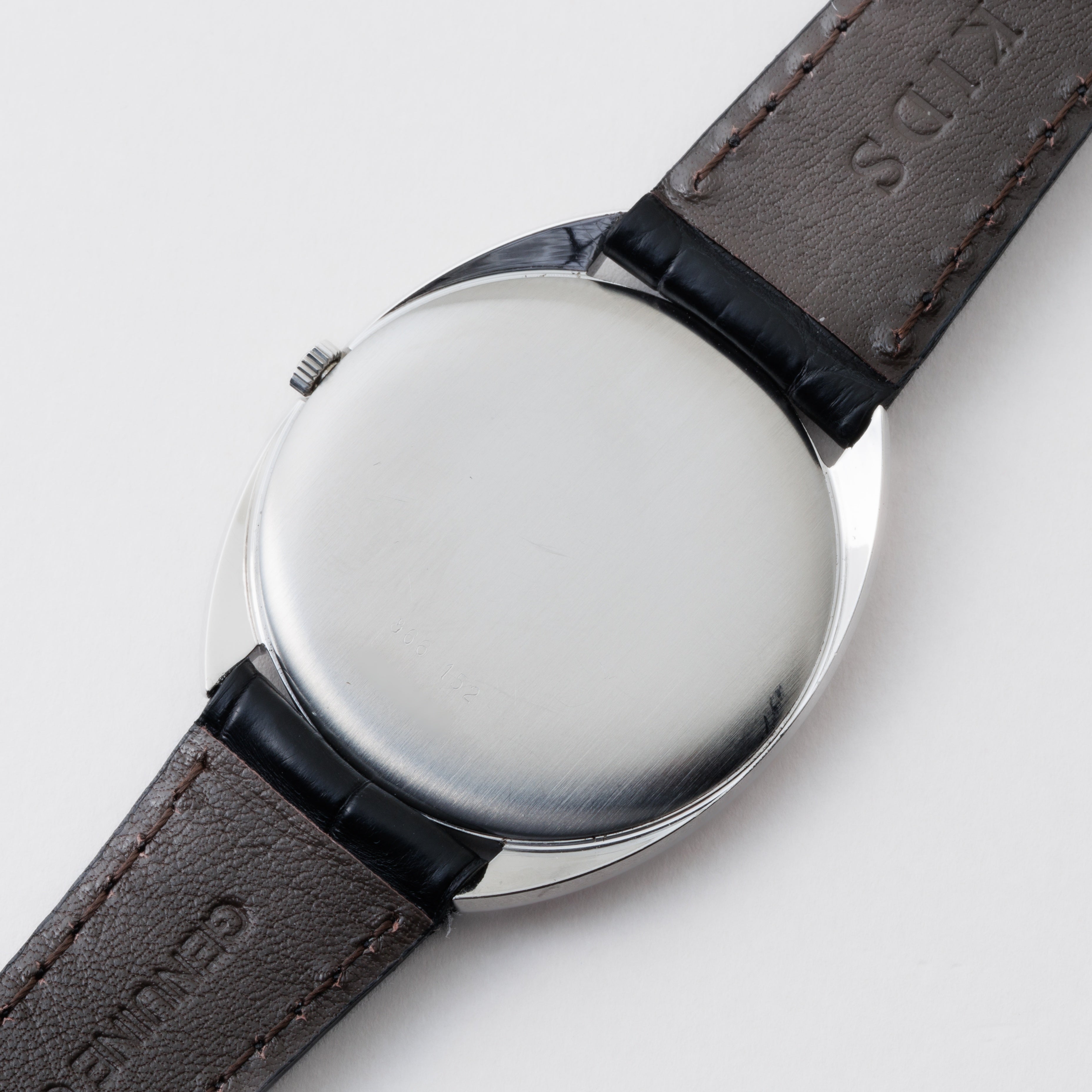 ユニバーサル ホワイトシャドウ オートマチック ウルトラスリム 1970年代製