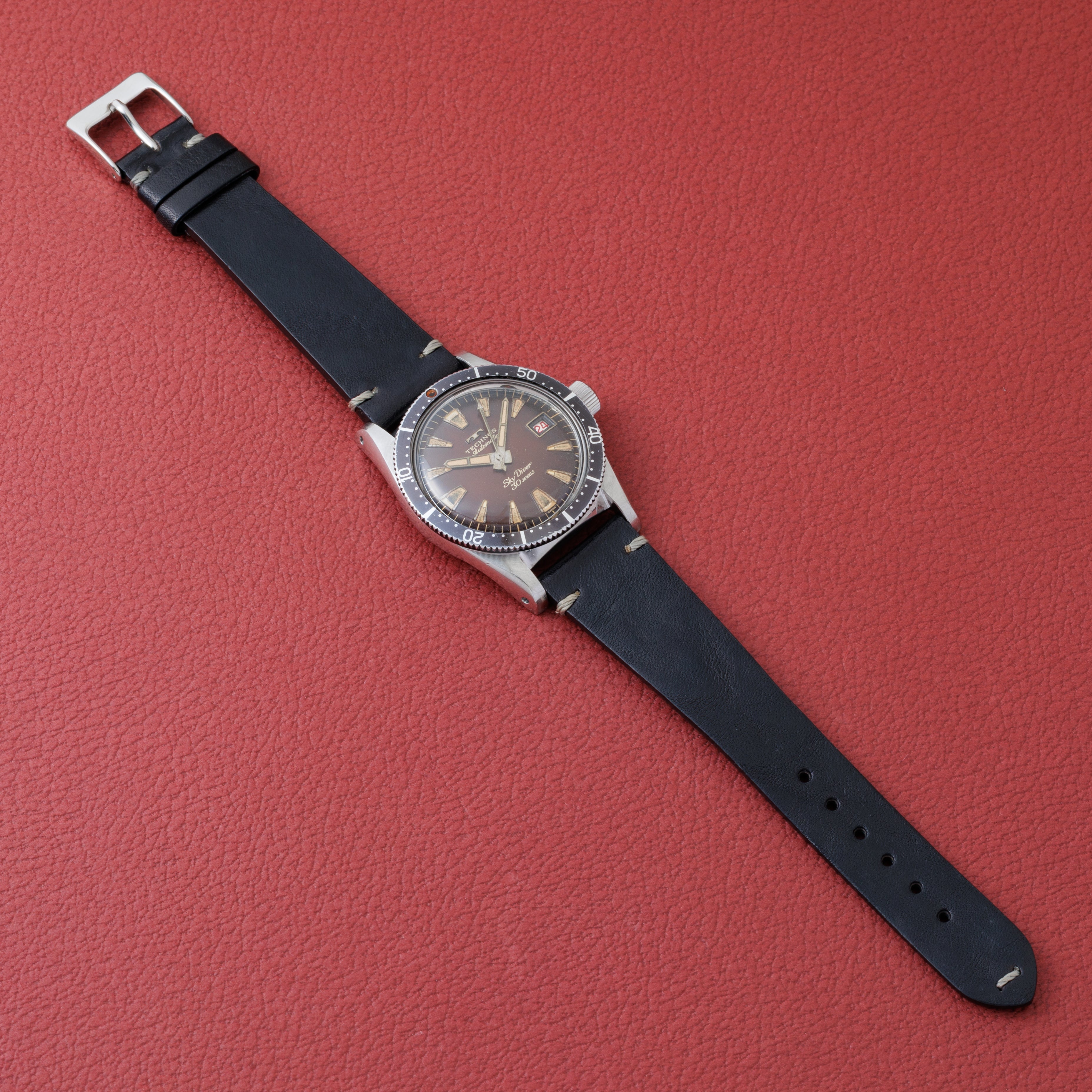 テクノス スカイダイバー初期型ラジウムダイヤル 1960年代製 トロピカルダイヤル 自動巻 赤カレンダー