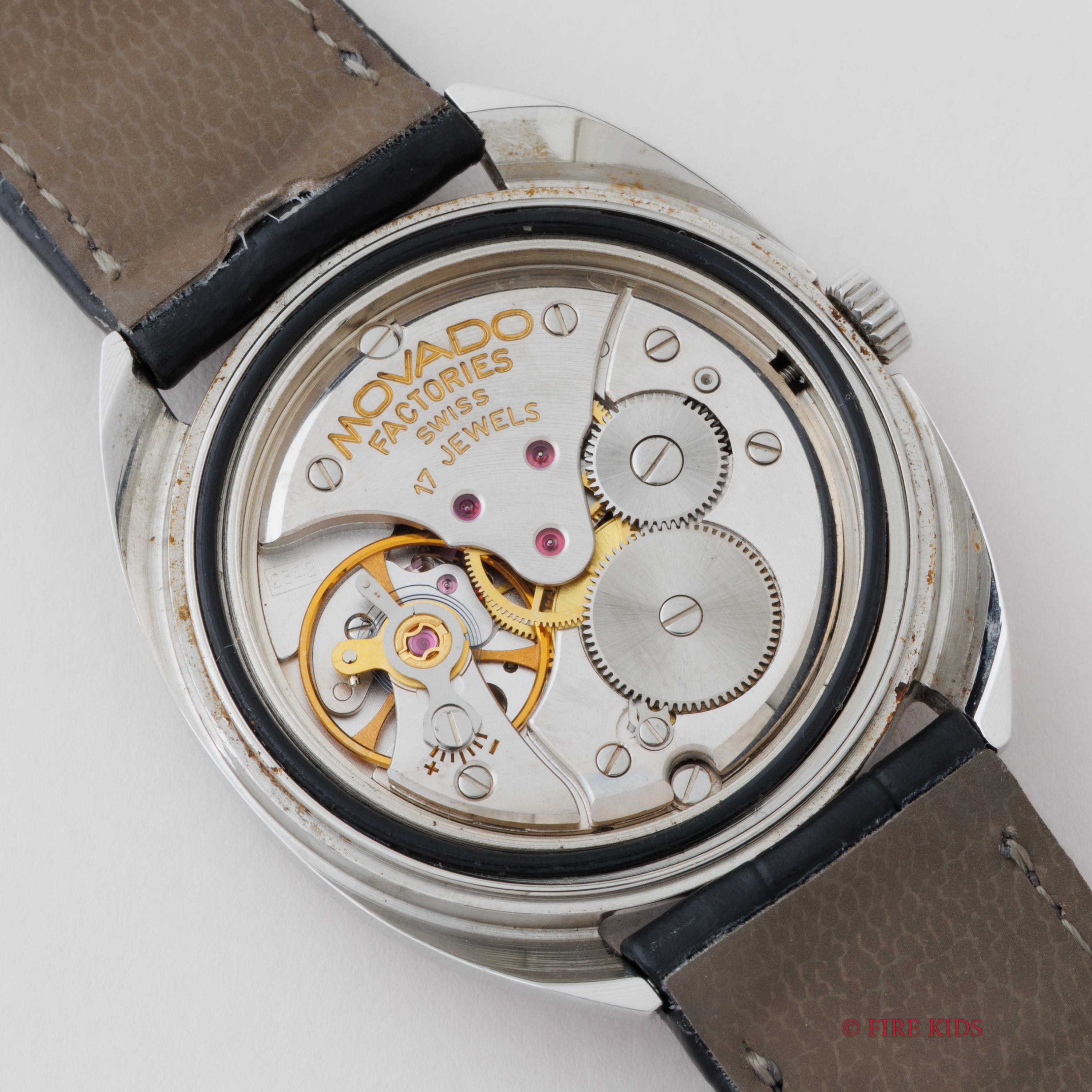 モバード サブ・シー50 1960年代製 手巻き Ref.126-704-J510 トノー型 ノンデイト