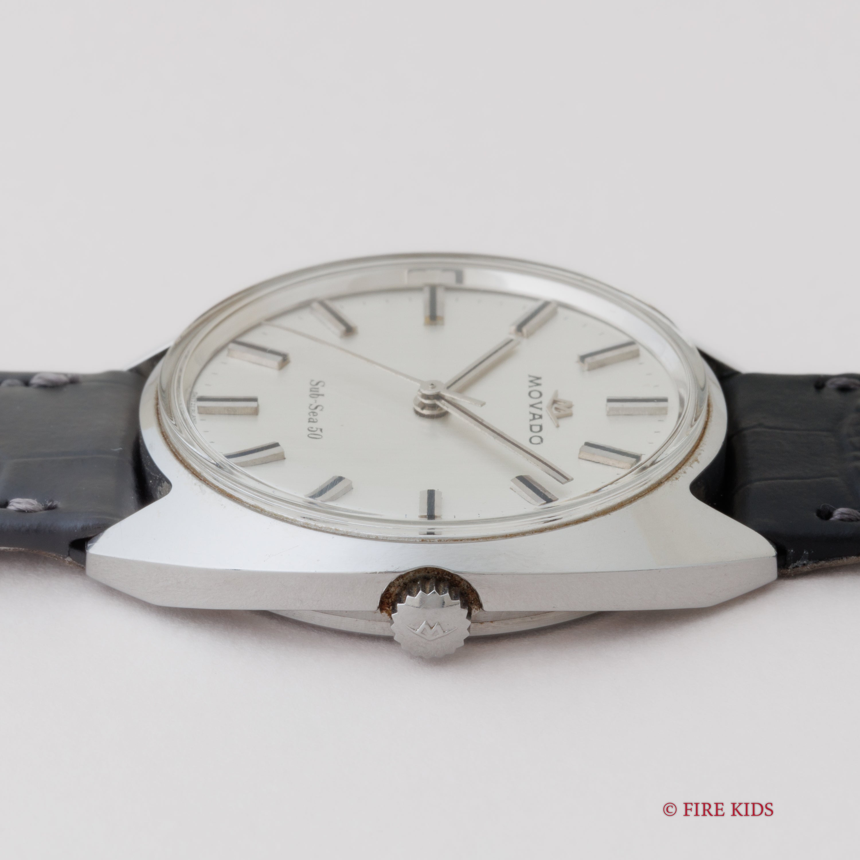 モバード サブ・シー50 1960年代製 手巻き Ref.126-704-J510 トノー型 ノンデイト