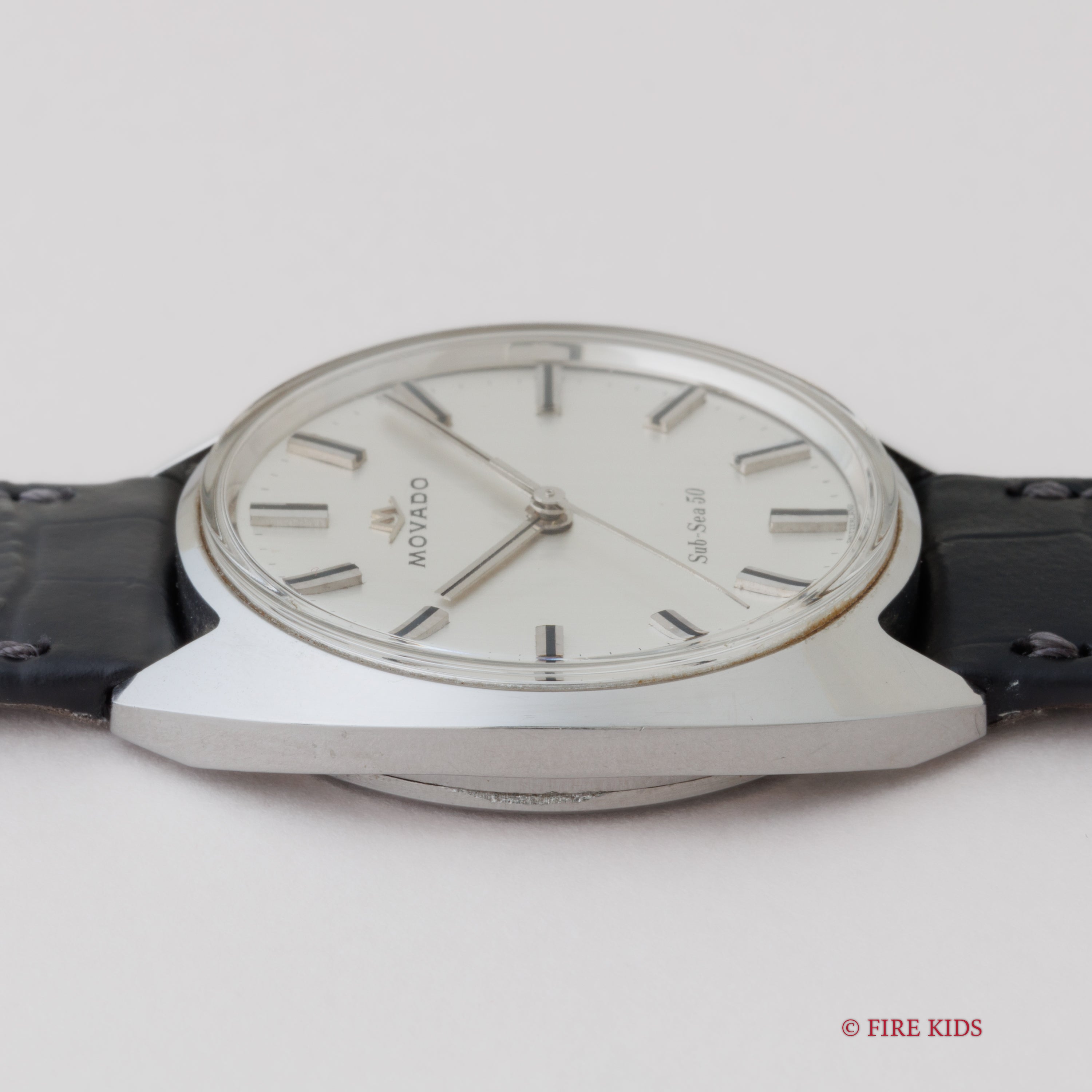 モバード サブ・シー50 1960年代製 手巻き Ref.126-704-J510 トノー型 ノンデイト