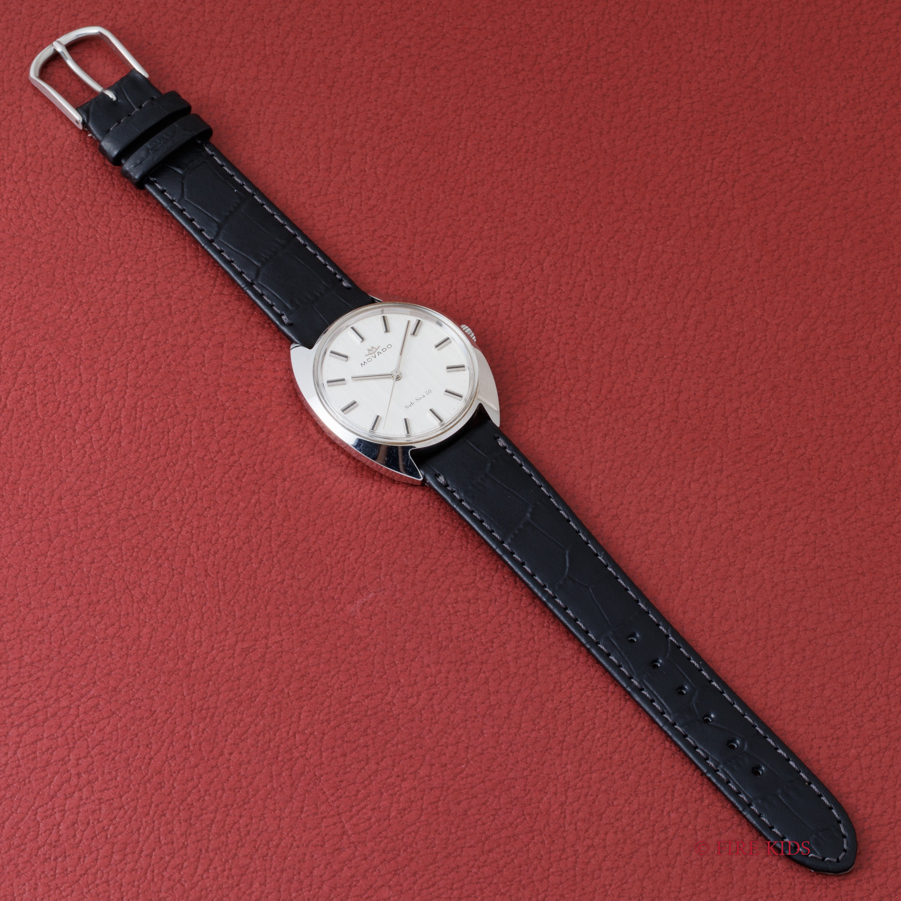 モバード サブ・シー50 1960年代製 手巻き Ref.126-704-J510 トノー型 ノンデイト