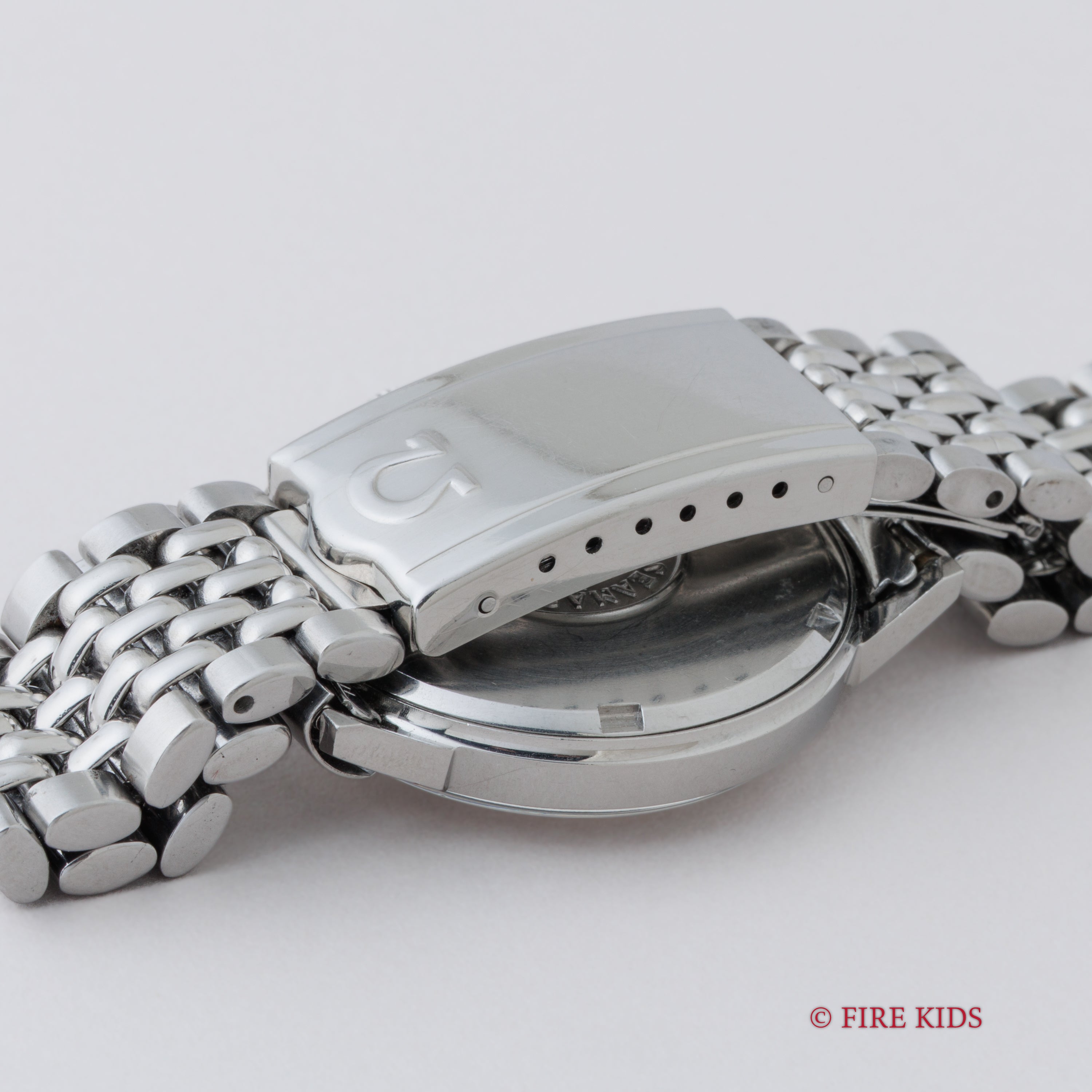 オメガ ジュネーブ ラウンドケース 1967年製 手巻き ノンデイト Ref.135.011 純正ライスブレス