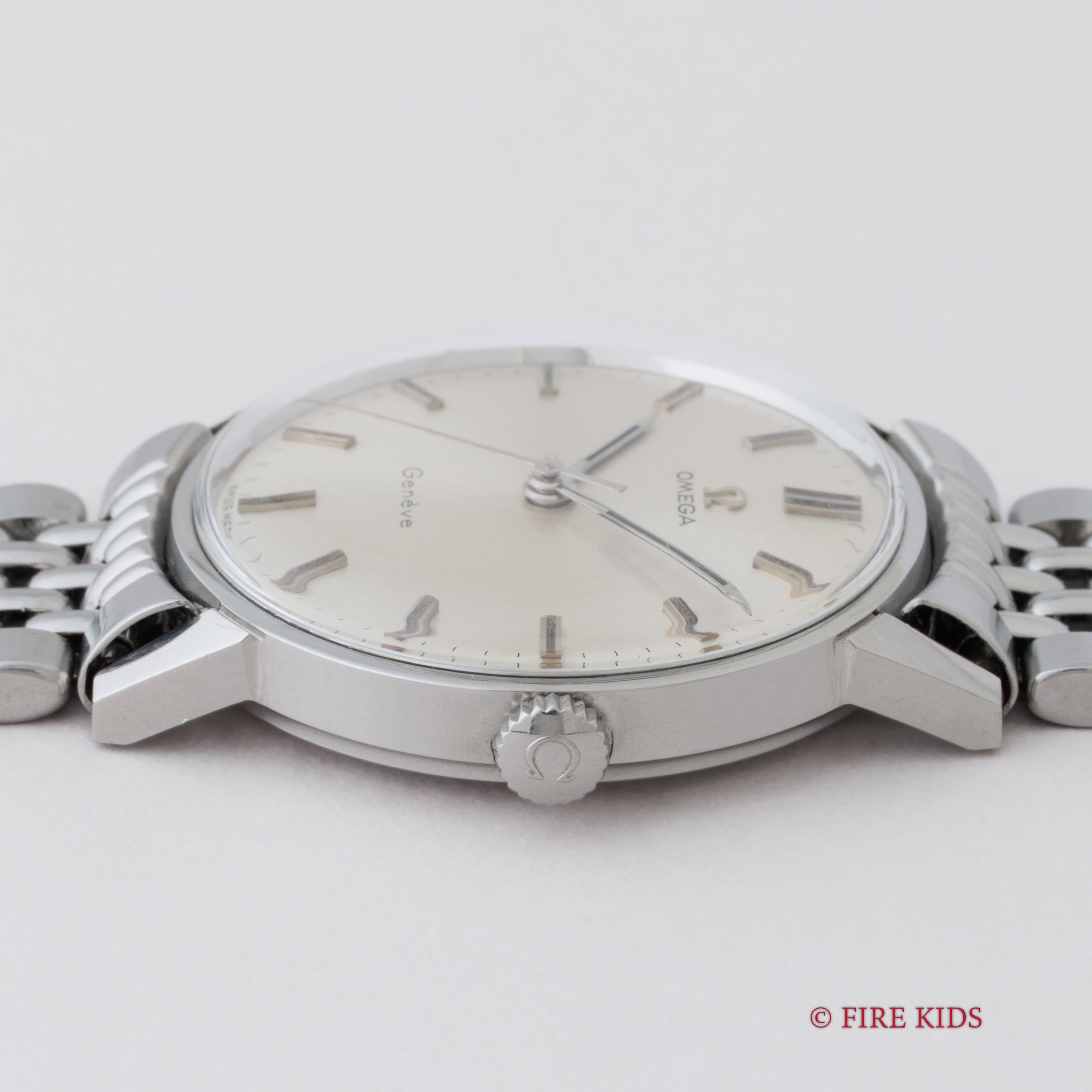 オメガ ジュネーブ ラウンドケース 1967年製 手巻き ノンデイト Ref.135.011 純正ライスブレス