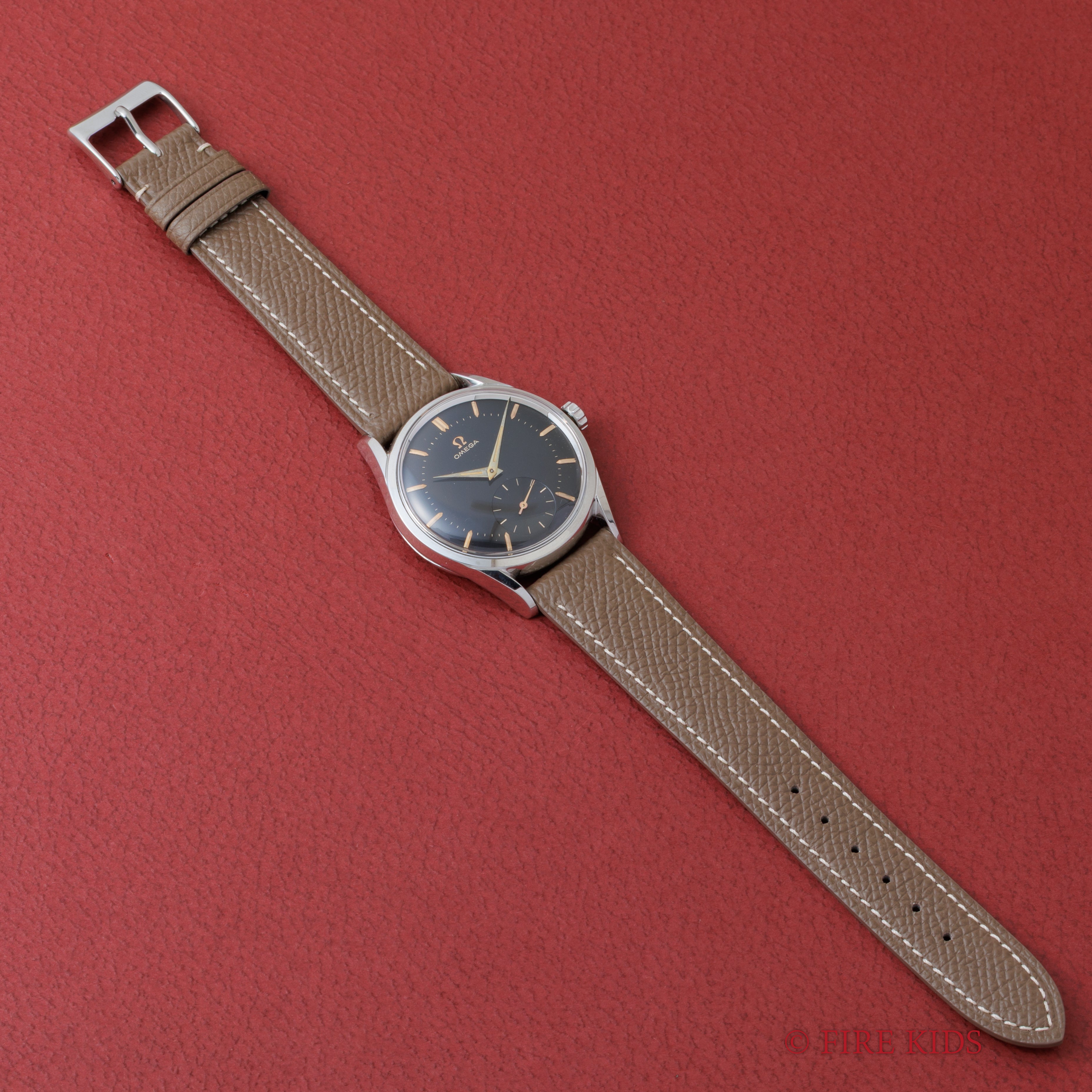 オメガ 30mmキャリバー 1956年製 ブラックミラーダイヤル 手巻き Cal.267