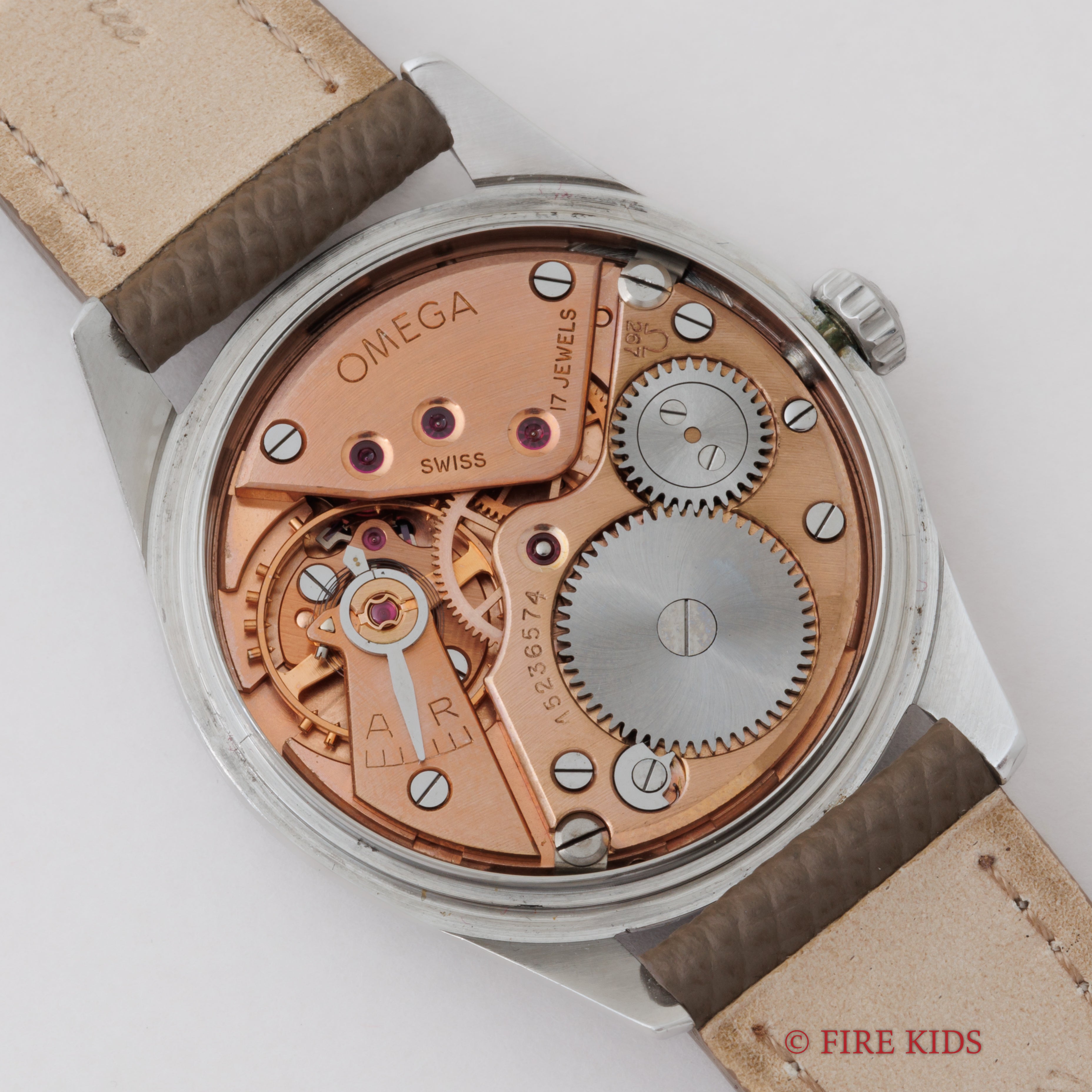 オメガ 30mmキャリバー 1956年製 ブラックミラーダイヤル 手巻き Cal.267