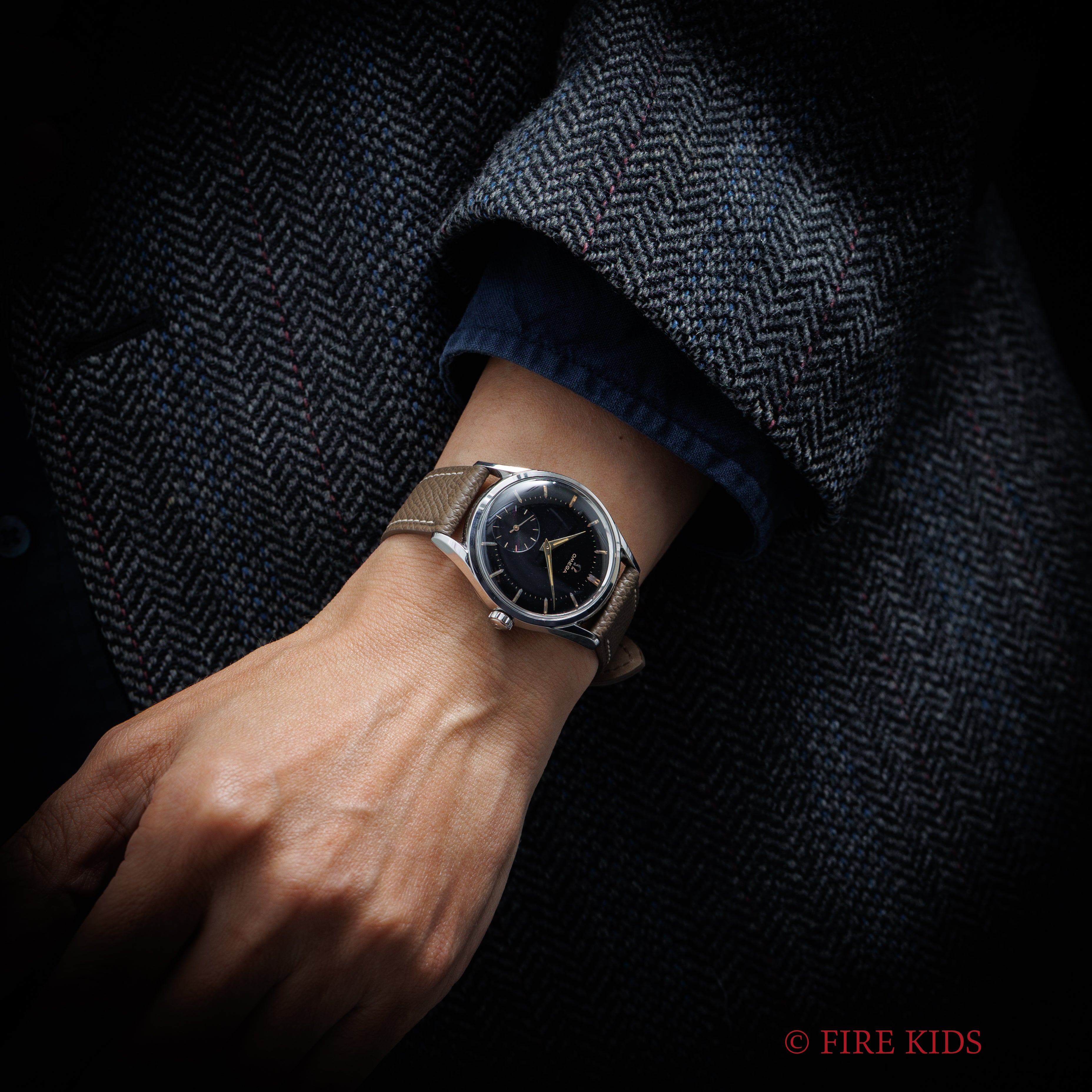 オメガ 30mmキャリバー 1956年製 ブラックミラーダイヤル 手巻き Cal.267