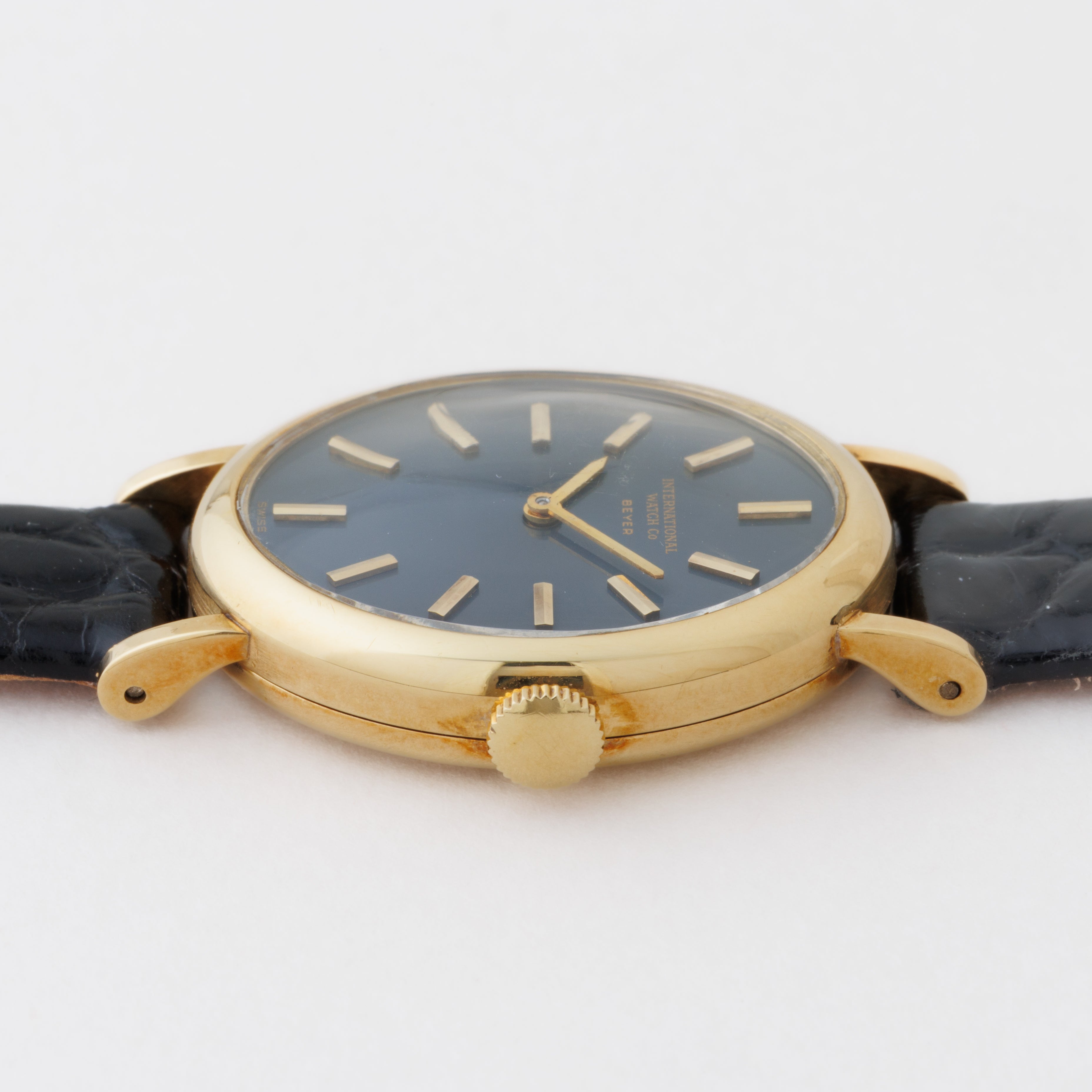 IWC 18金無垢オーバルケース BEYERダブルネーム 1976年製 ブルーグレーダイヤル 手巻きCal.412