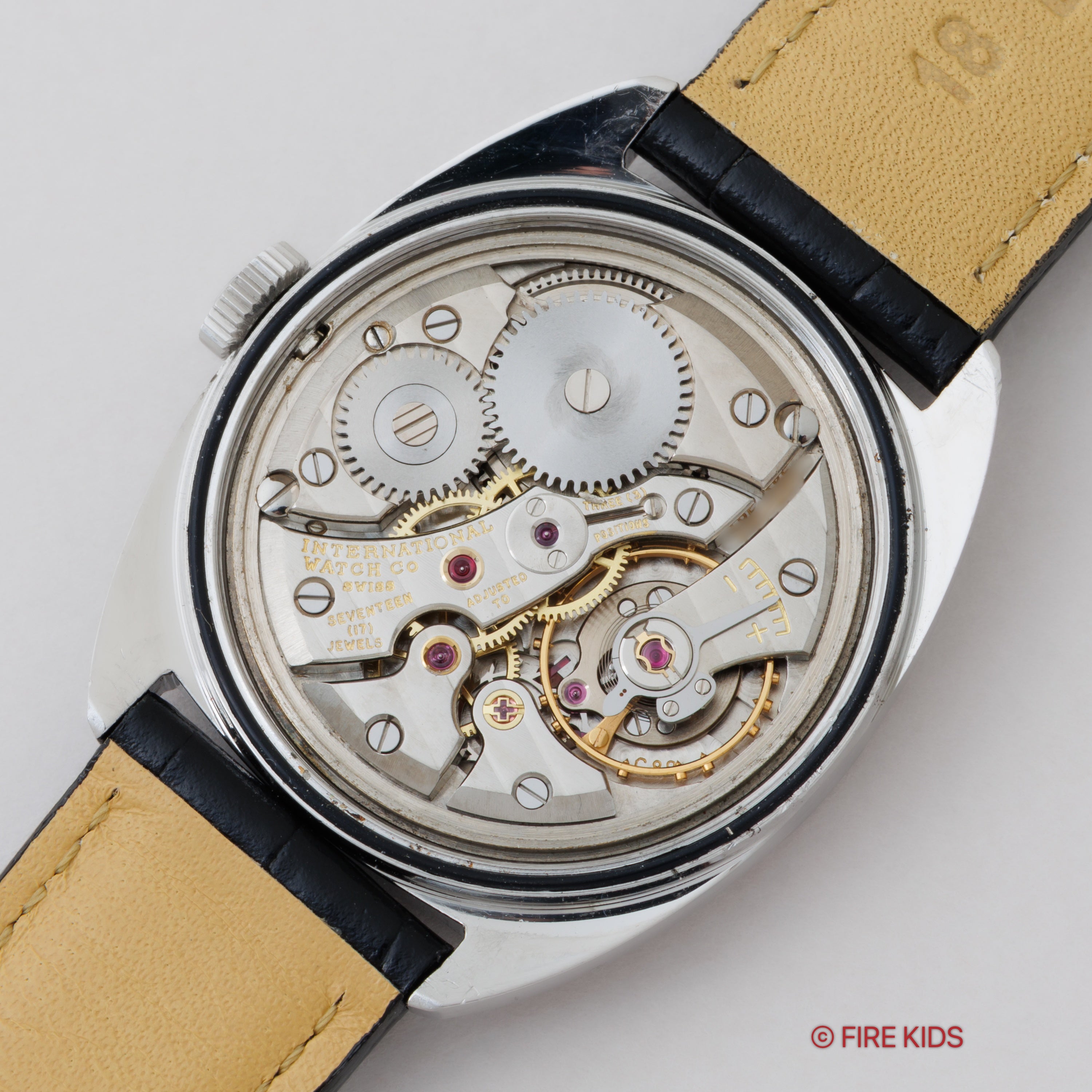 IWC トノー型 ヨットクラブスタイル 1976年製 Ref.2606 手巻き Cal.89 手巻き お魚リューズ