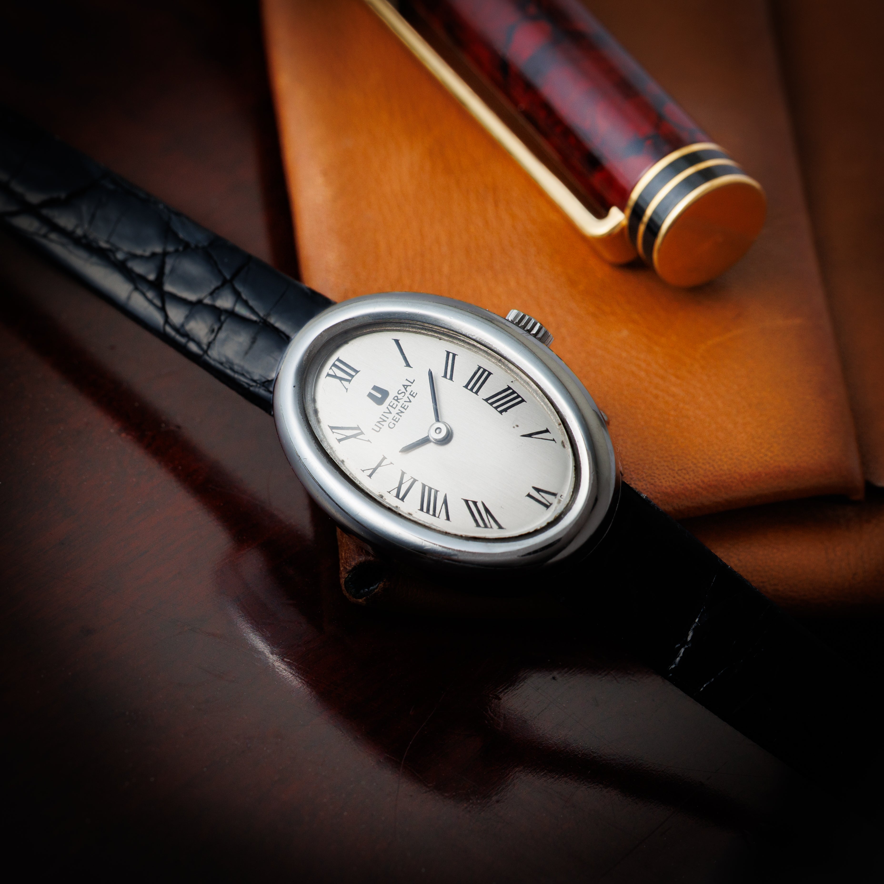 ユニバーサルジュネーブ 1970年代製 ベニュワールタイプ ホワイトローマンダイヤル 手巻き レディース