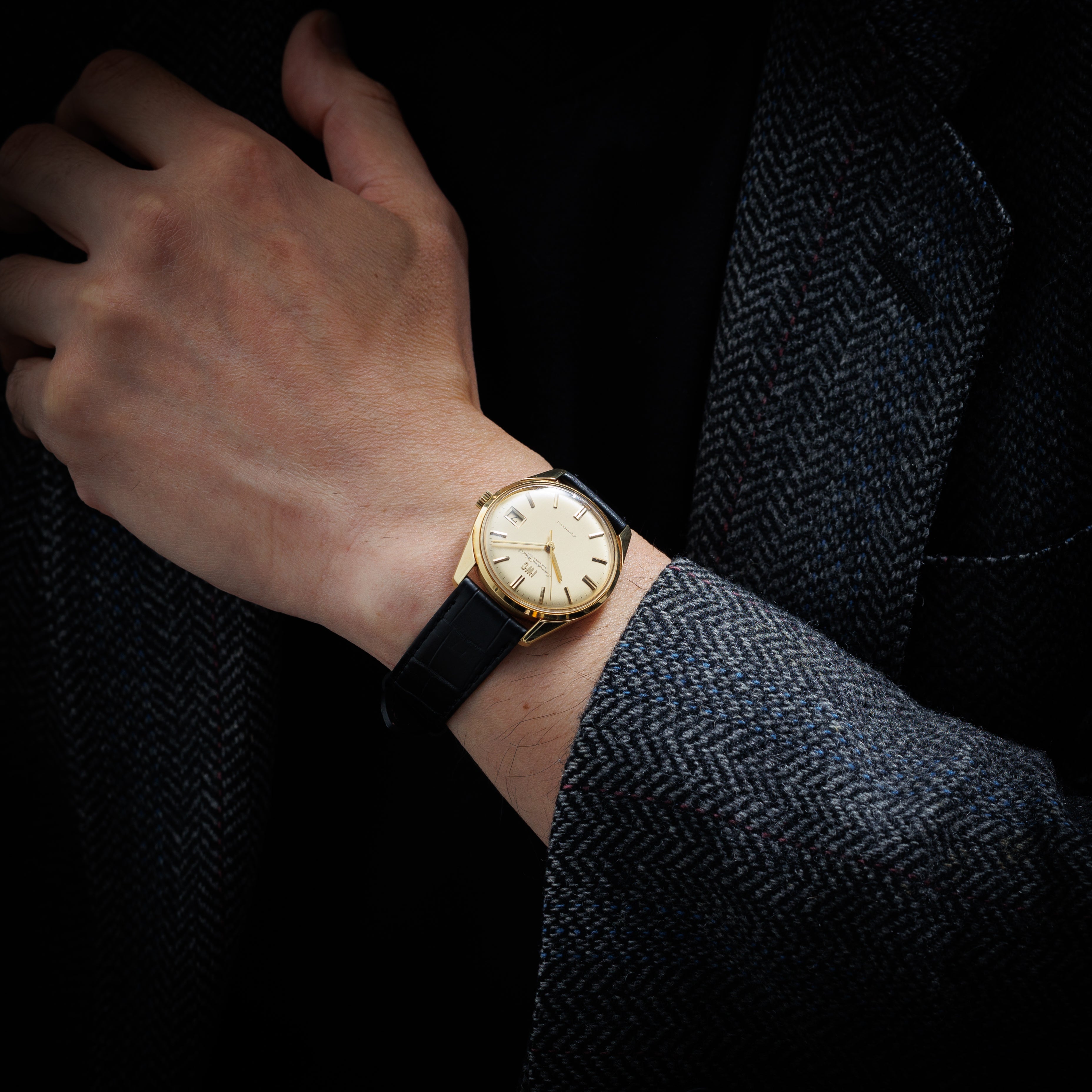 IWC ラウンドケース 1969年製 Ref.R810A 18金無垢 自動巻き Cal.8541B 純正革ベルト、尾錠付き