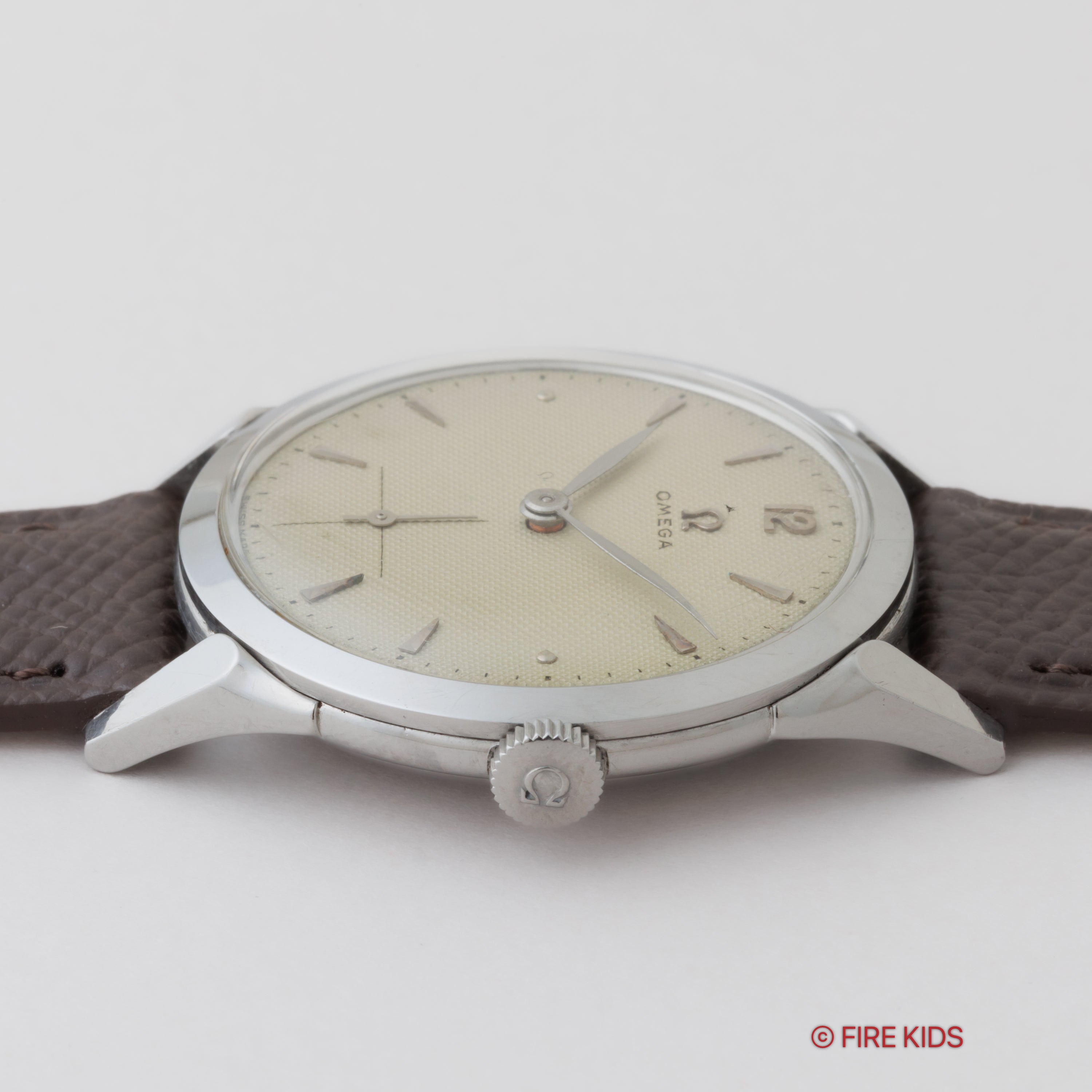 オメガ 30mmキャリバー搭載  スモールセコンド 手巻き Cal.266 1952年製