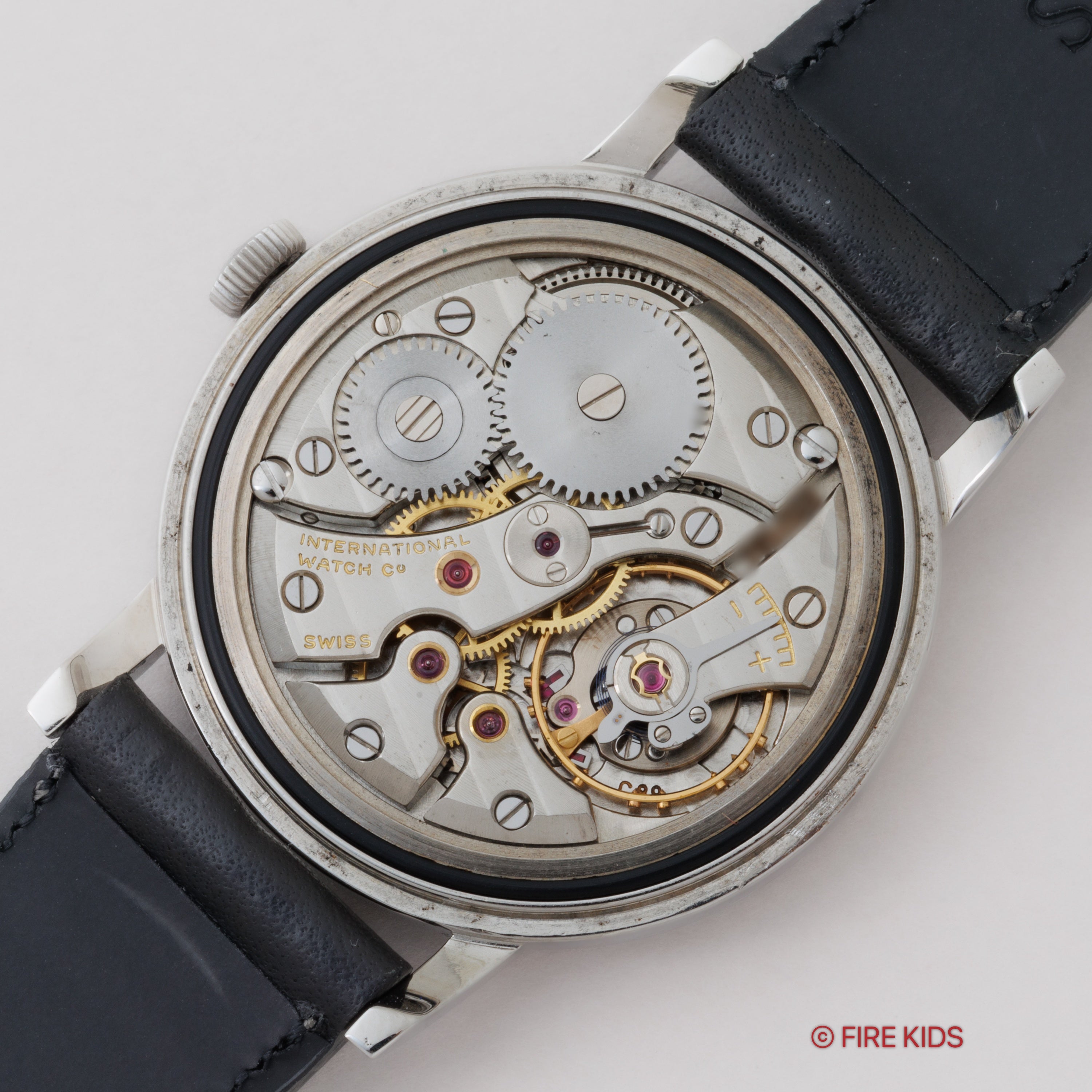 IWC Ref.602 Cal.89 手巻き ラウンドケース 純正尾錠付き 1969年製