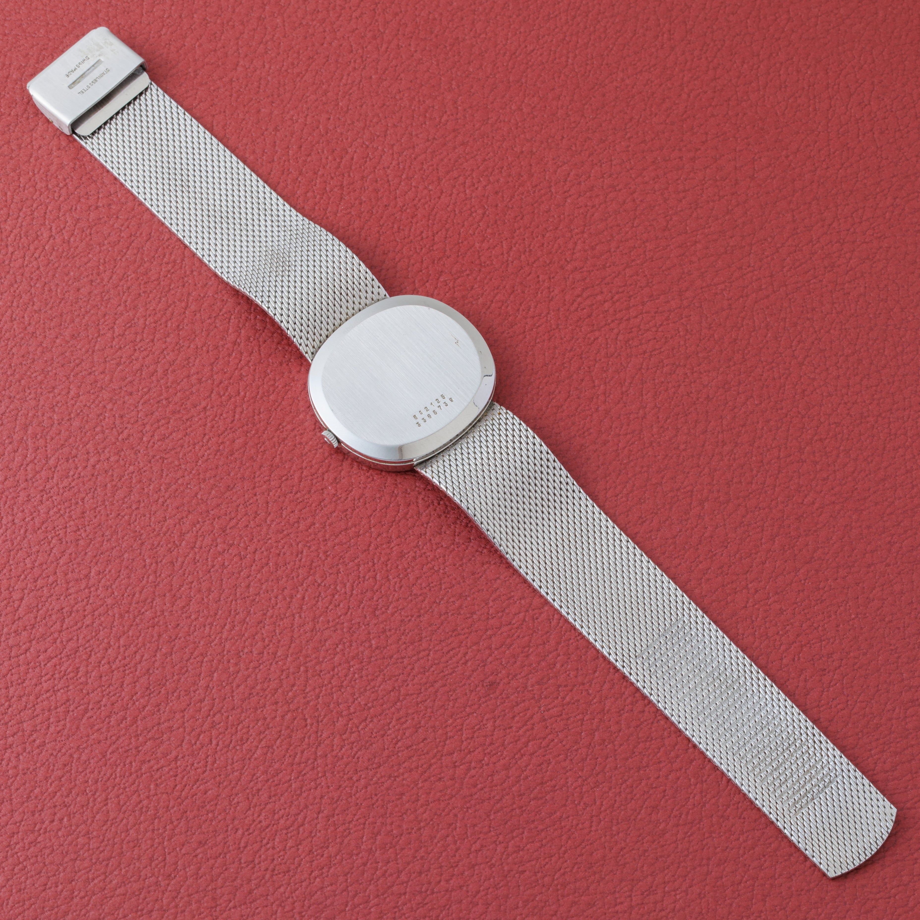 ユニバーサルジュネーブ オーバル型 1960年代 Ref.842125 手巻き ブルーダイヤル 純正メッシュブレス