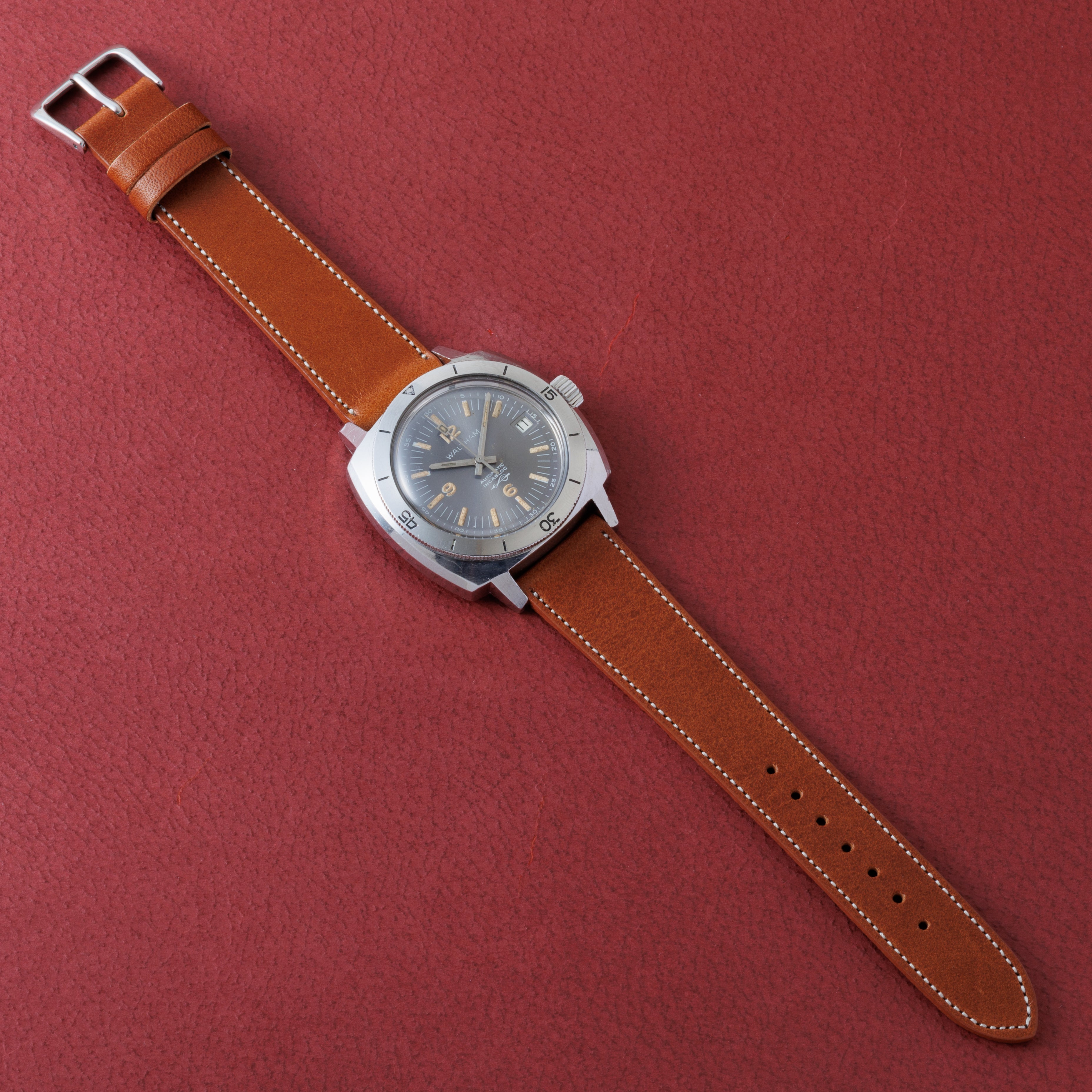 ウォルサム ダイバーズウオッチ クッションケース 1960年代製 自動巻き Cal.2472