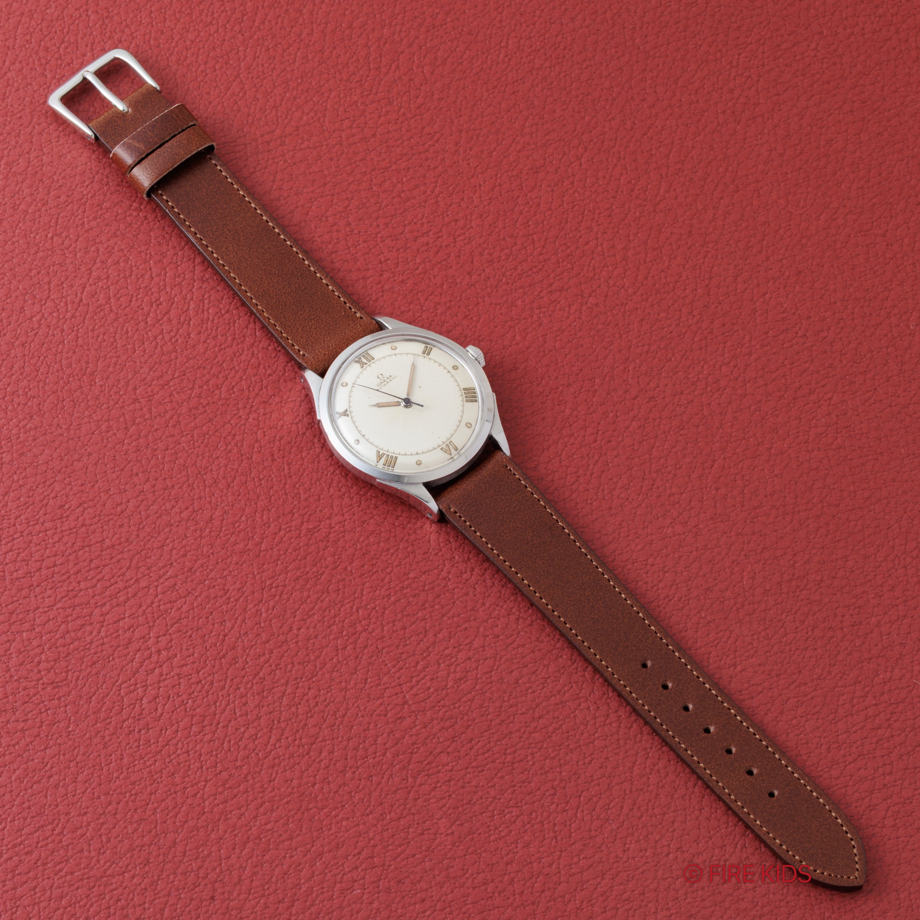 オメガ ラウンドケース 飛びローマ 1944年製 バンパー式オートマチック Ref.2421/4