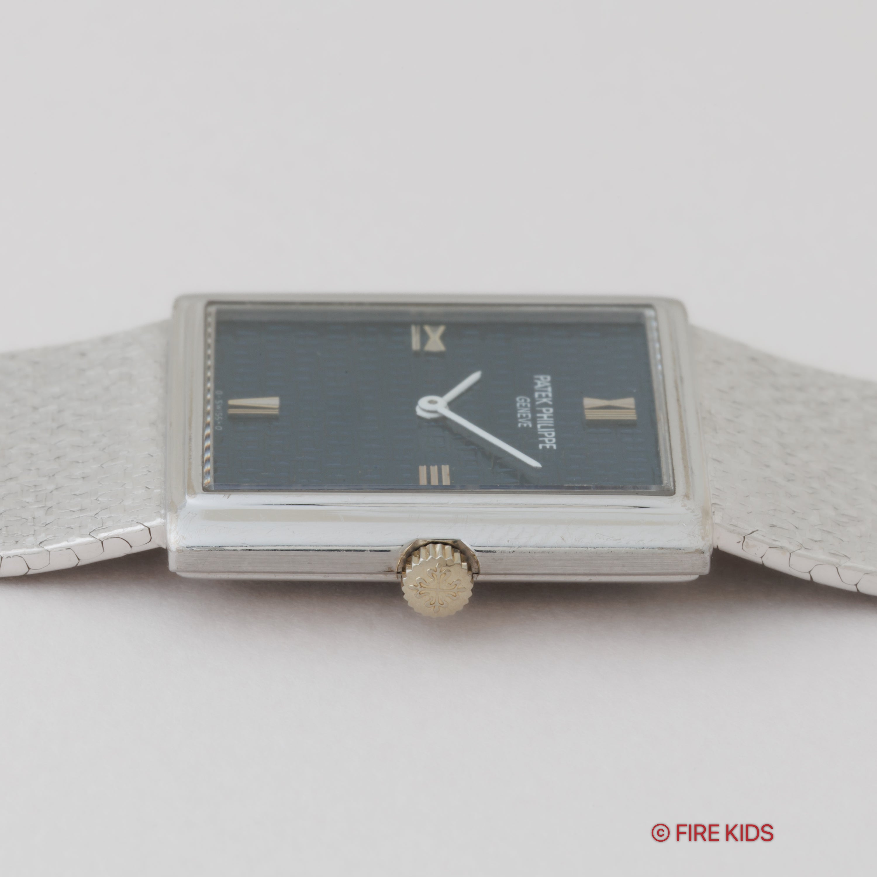 パテック・フィリップ ゴンドーロ ブルーダイヤル 1970年代製 18金無垢ホワイトゴールド 手巻 Cal.177 Ref.3671/G