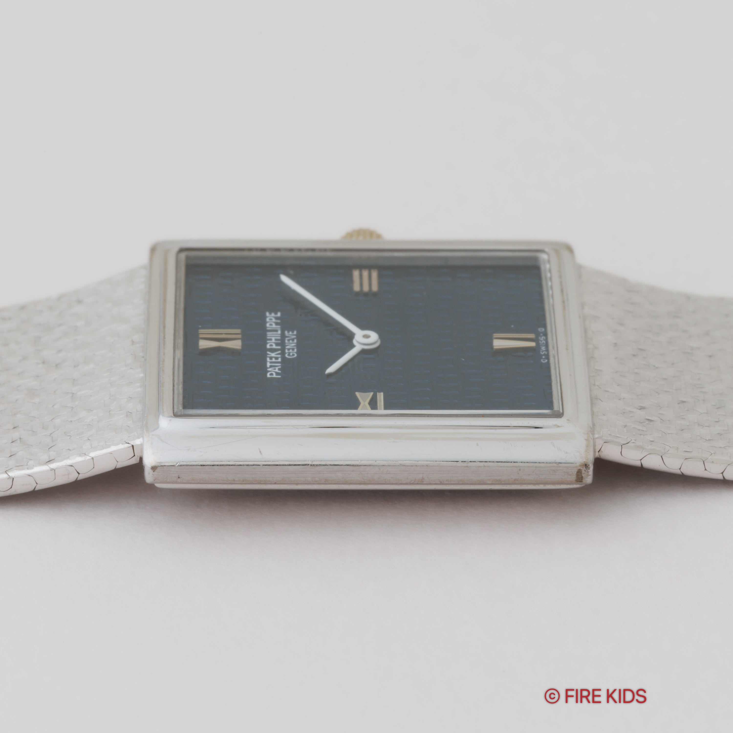 パテック・フィリップ ゴンドーロ ブルーダイヤル 1970年代製 18金無垢ホワイトゴールド 手巻 Cal.177 Ref.3671/G