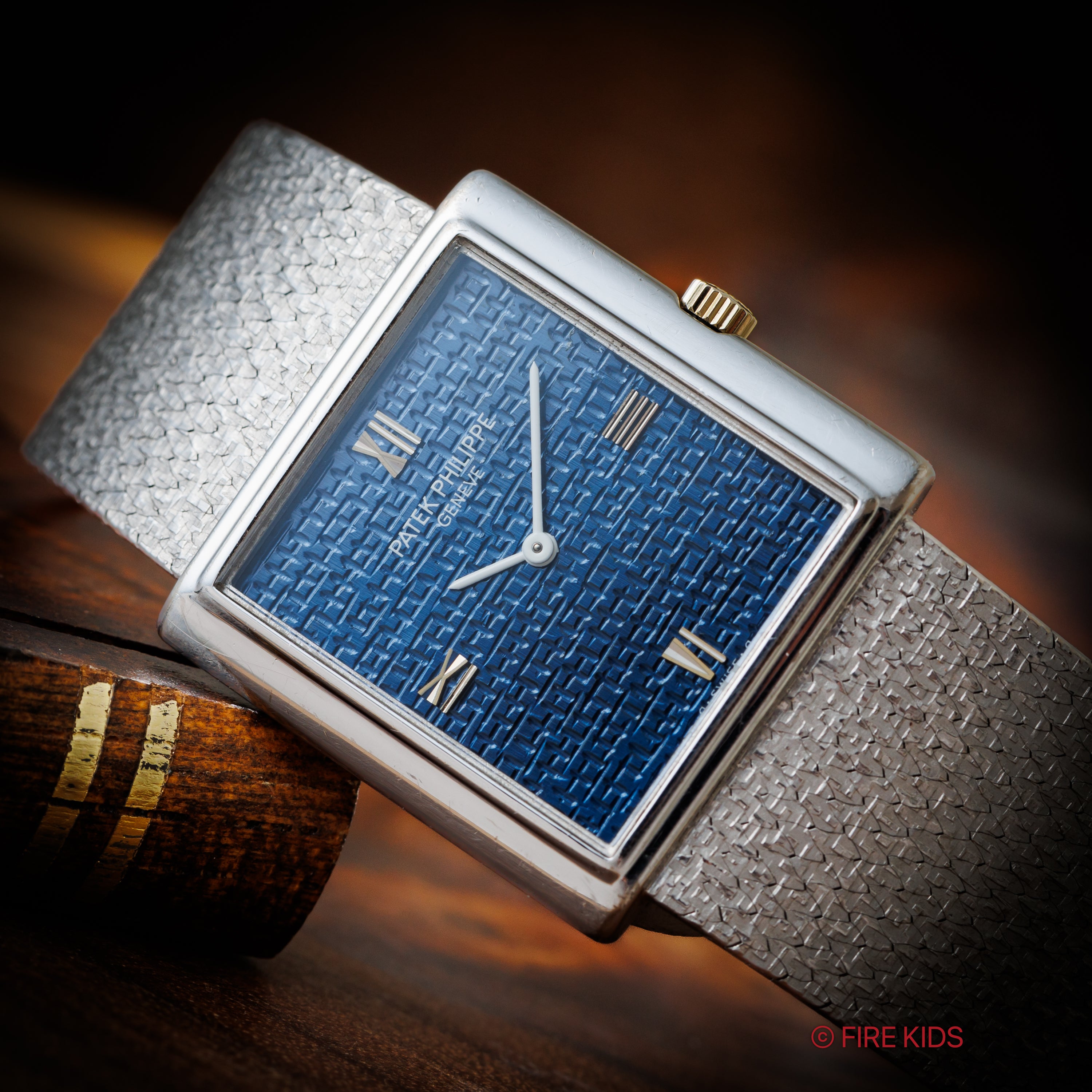 パテック・フィリップ ゴンドーロ ブルーダイヤル 1970年代製 18金無垢ホワイトゴールド 手巻 Cal.177 Ref.3671/G