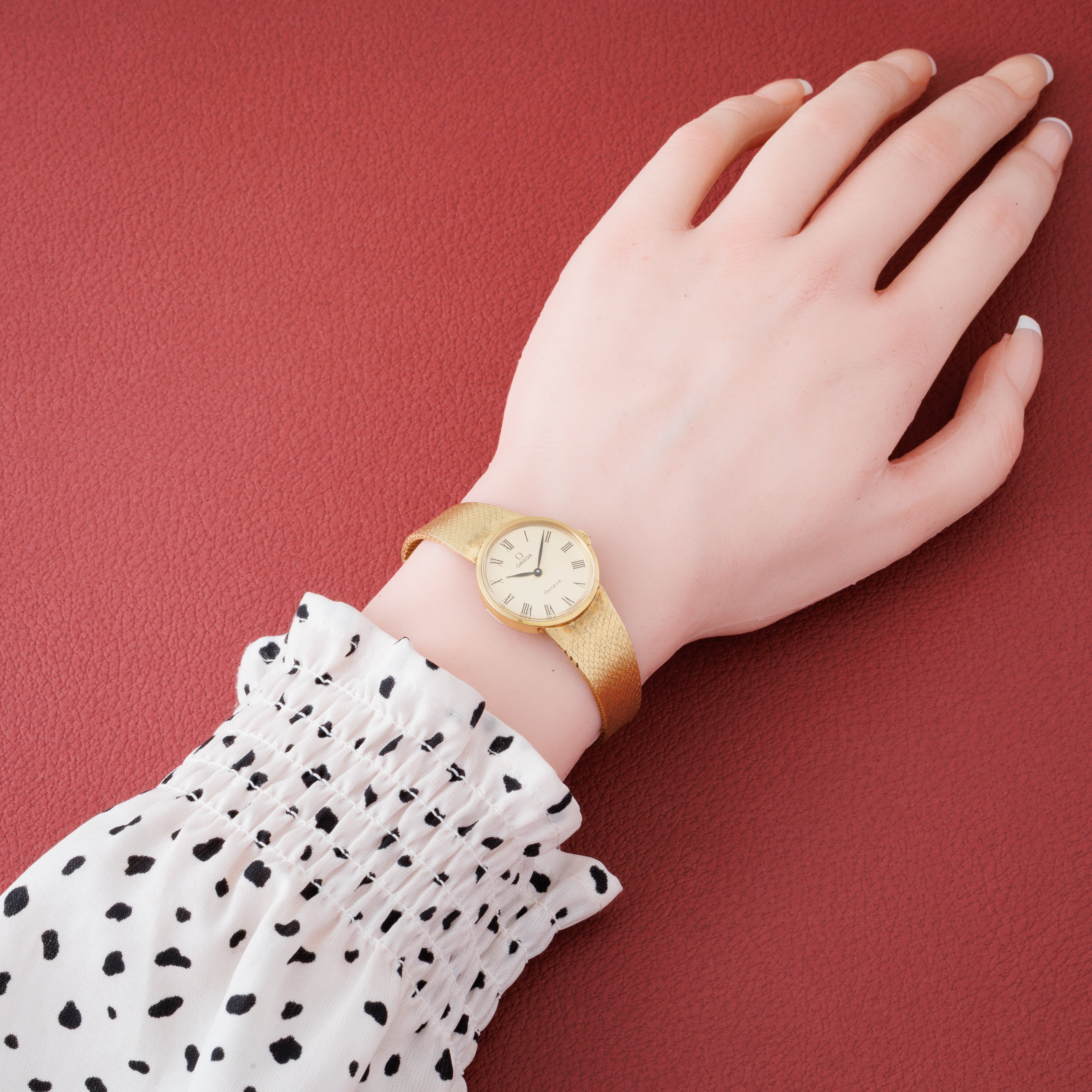 オメガ ジュネーブ 手巻き レディース 1974年製 金張り Ref.711.2022 Cal.625