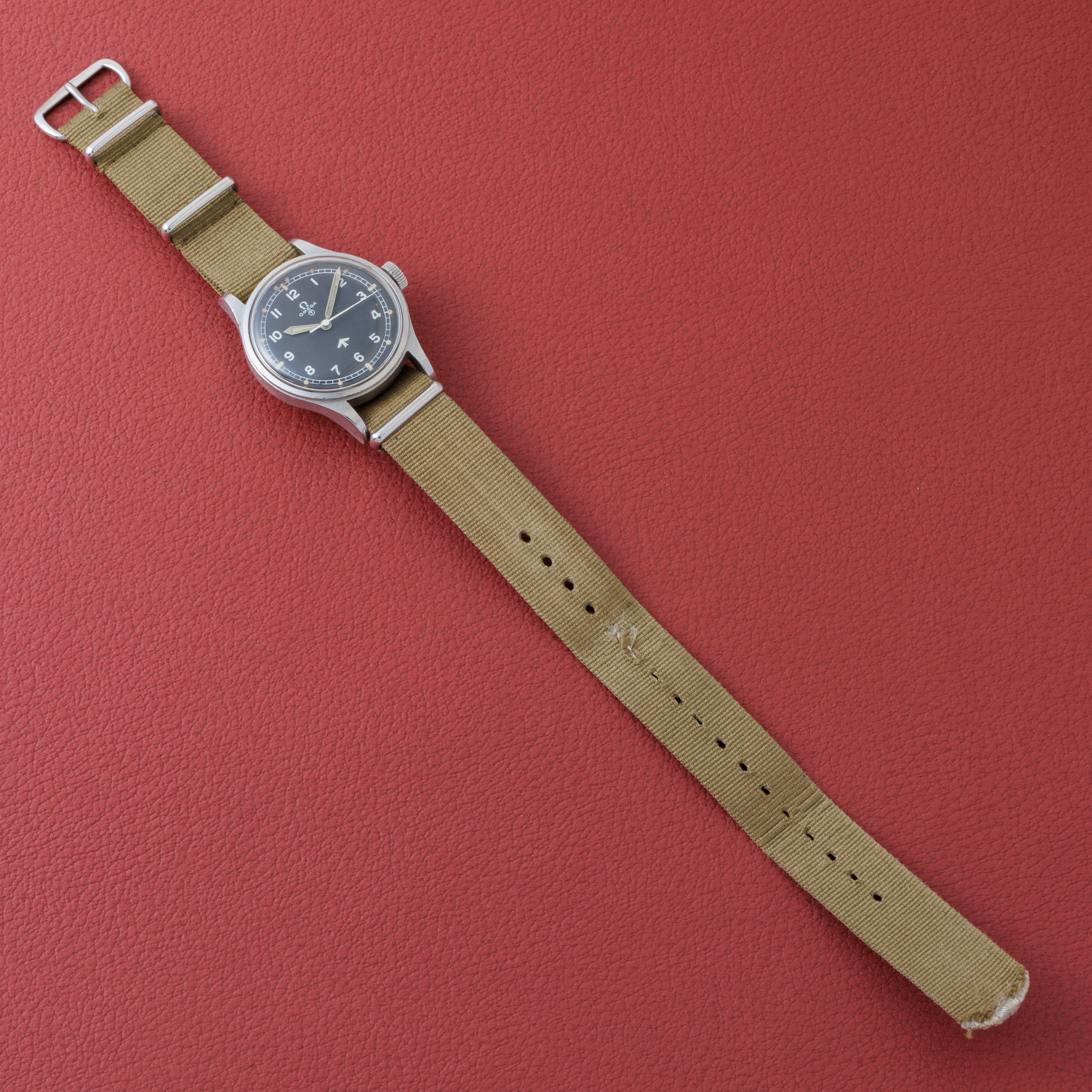 オメガ イギリス空軍 パイロットウオッチ Ref.2777‐1SC Cal.283 1953年製 ファットアロー