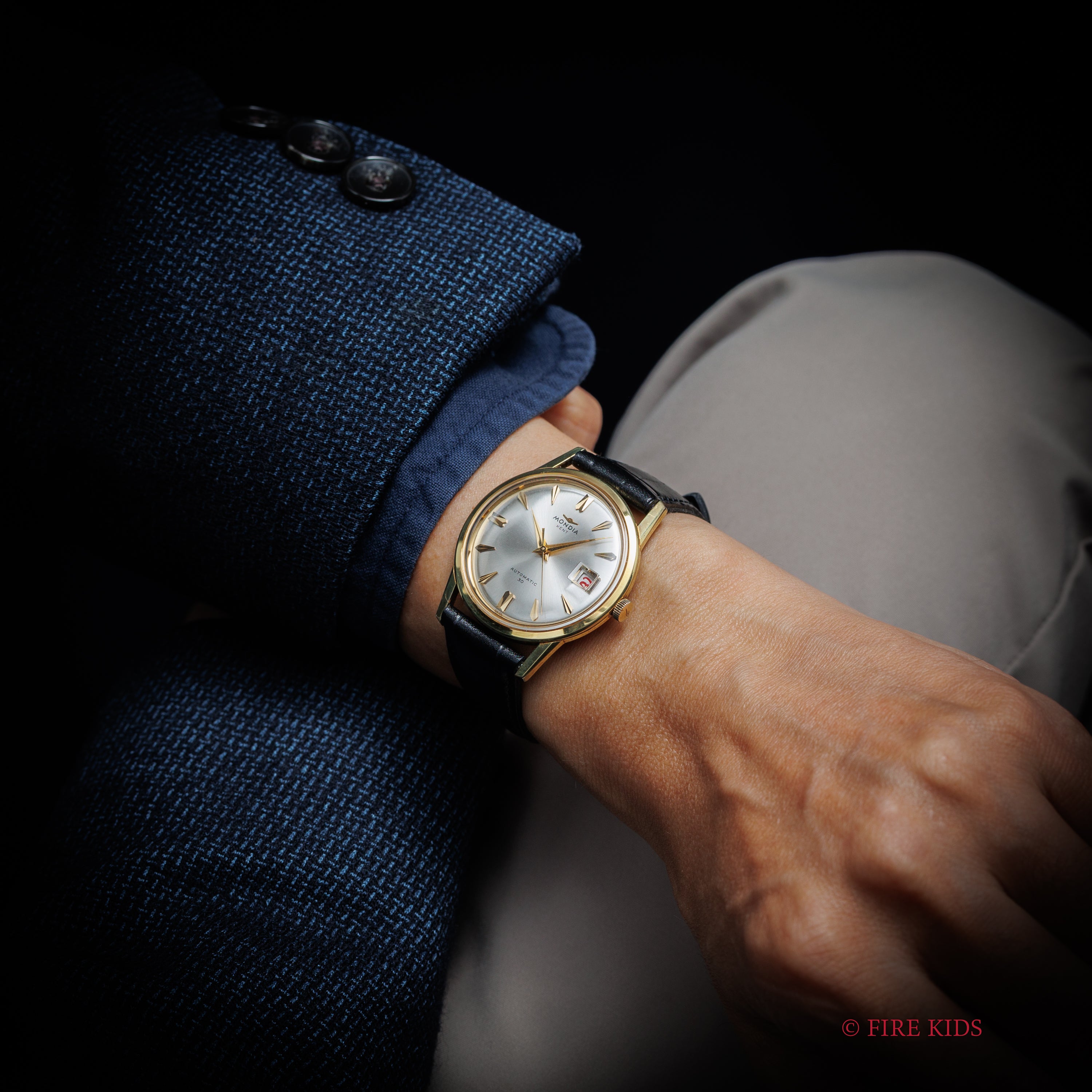 モンディア ケント 1960年代製 赤カレンダー30石自動巻 純正尾錠付美品