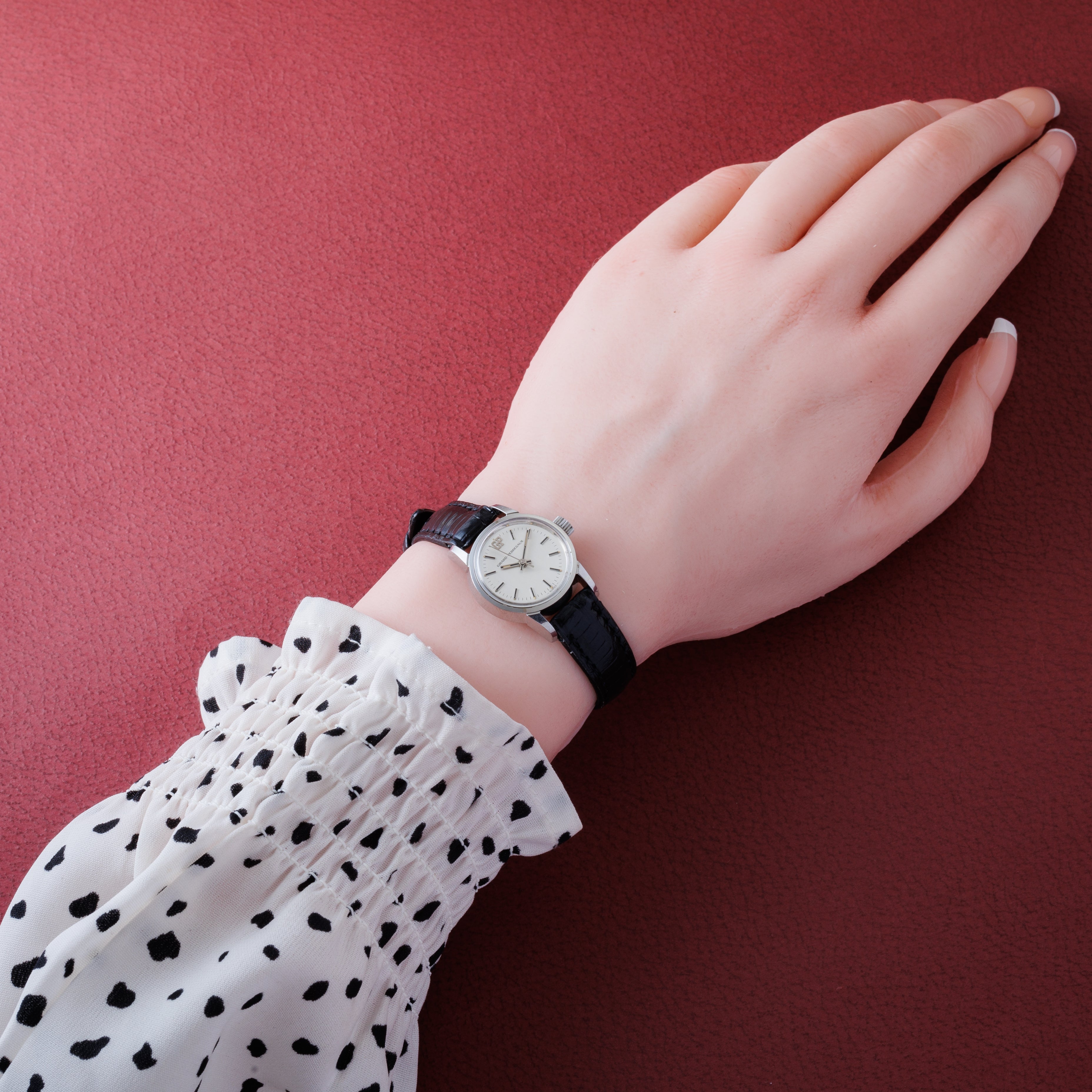 ジラール・ペルゴ レディース ラウンドケース 1960年代製 Ref.9973PA 純正尾錠付き