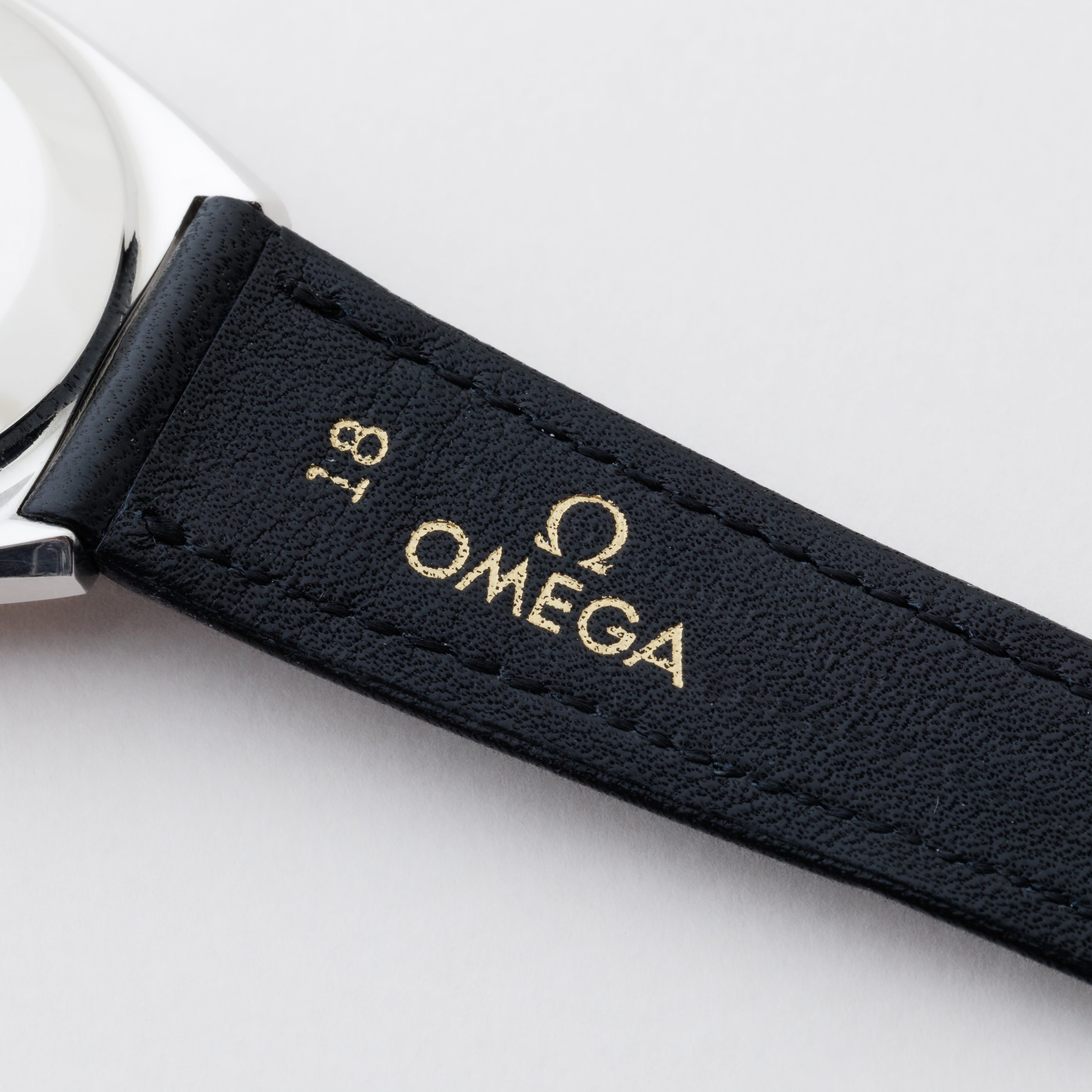 オメガ コンステレーション 1969年製 Ref.168.0015トノーケース 純正革ベルト、箱付き