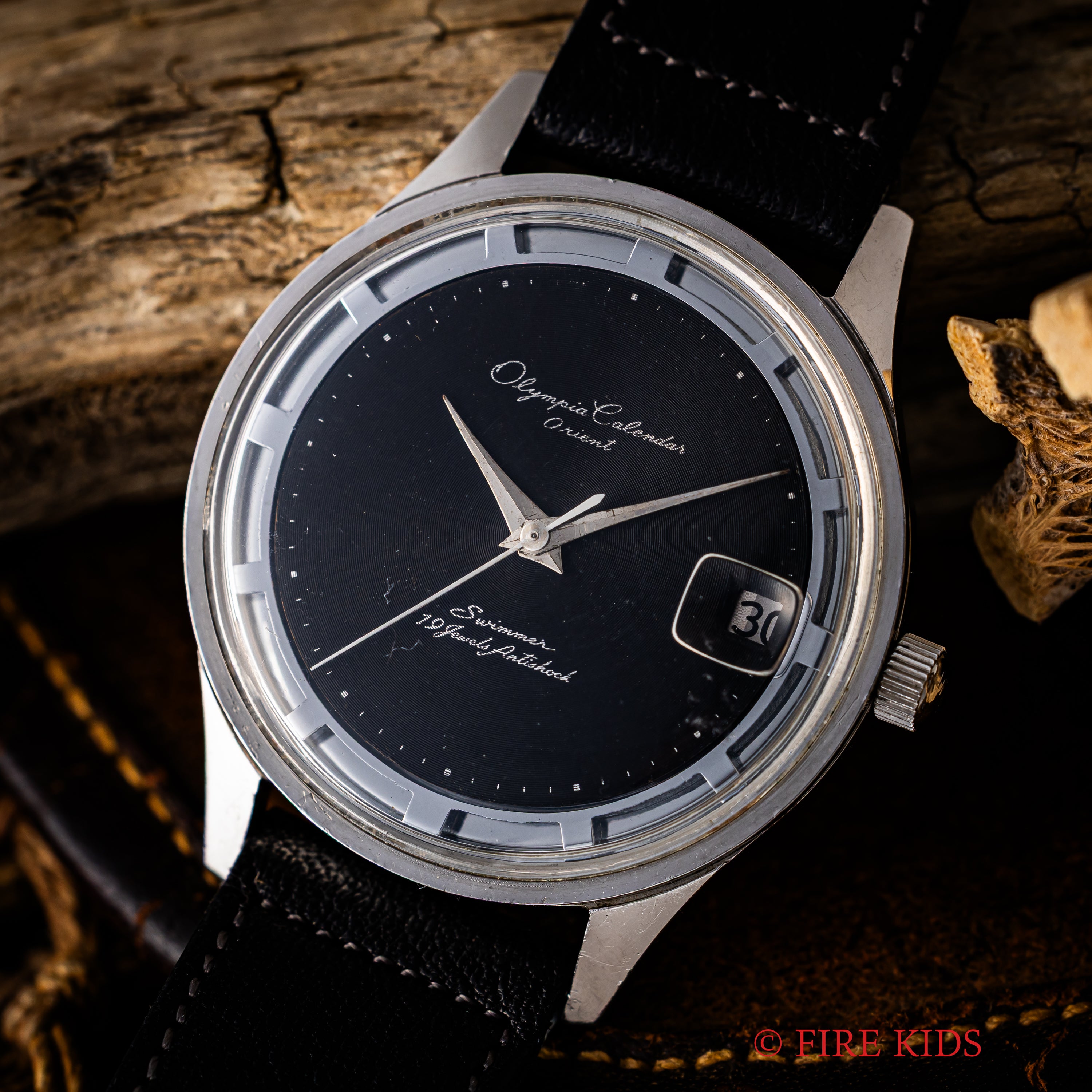 オリエント オリンピアカレンダー ブラックダイヤル 1960年代製 純正尾錠