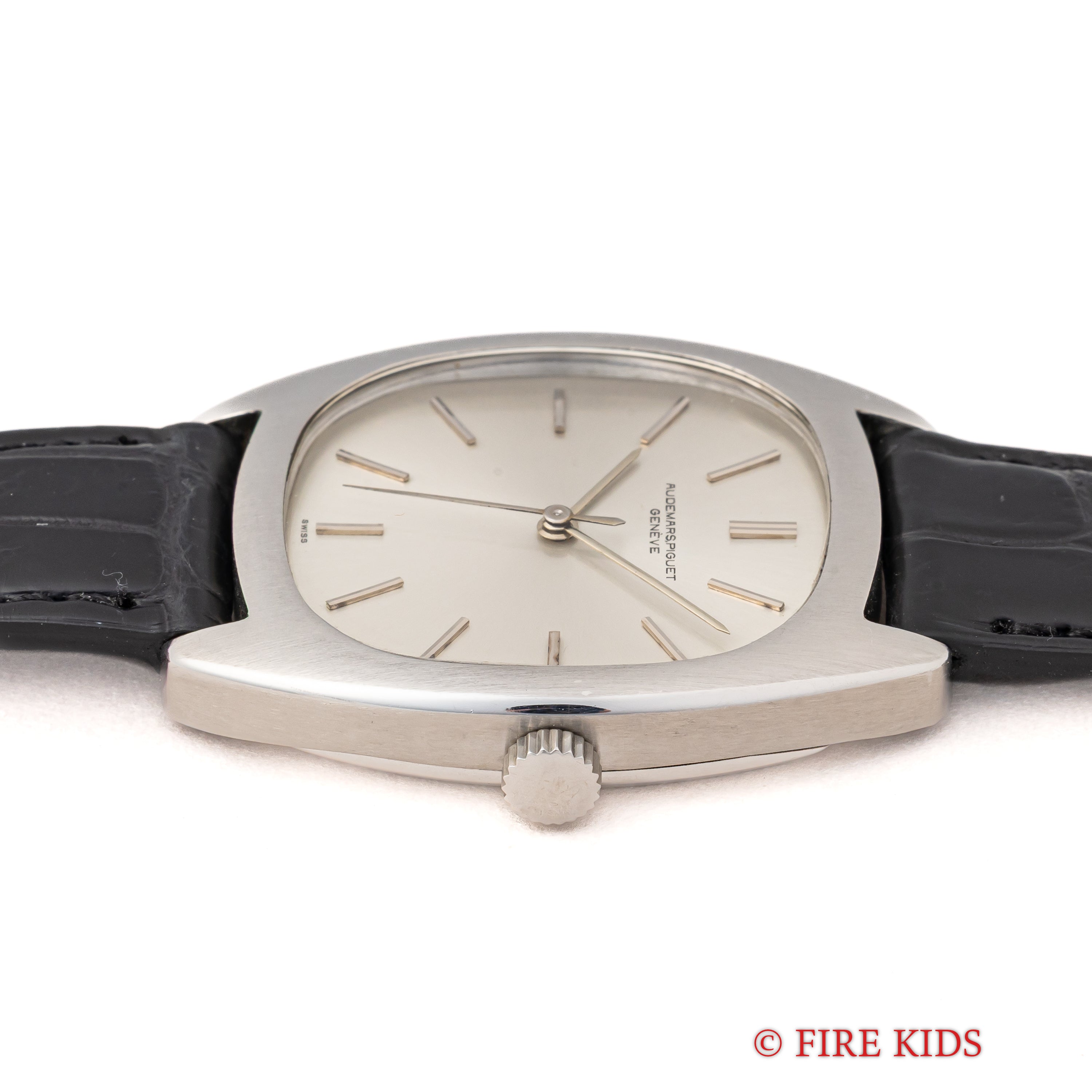 オーデマ・ピゲ トノーケース 1970年代製 手巻 Cal.K2002/1A ステンレスケース 箱付き