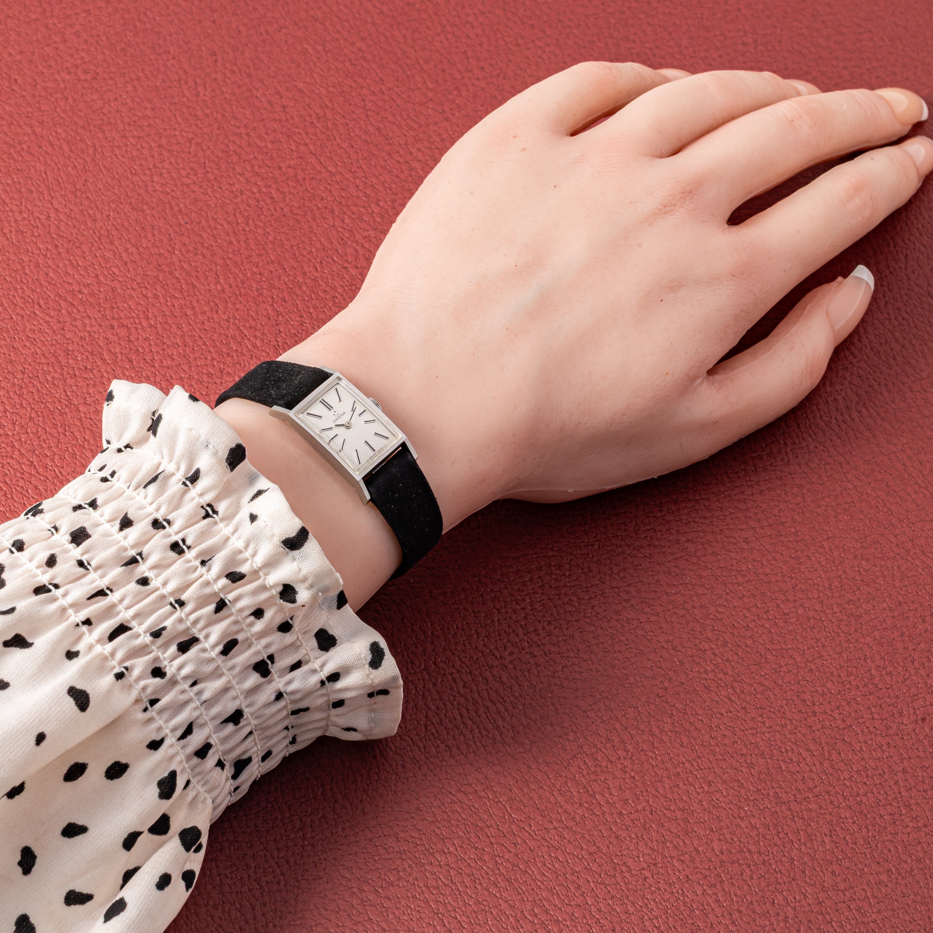 オメガ レクタンギュラー レディース 手巻き ミントコンディション 1965年製 Ref.511.163 Cal.484