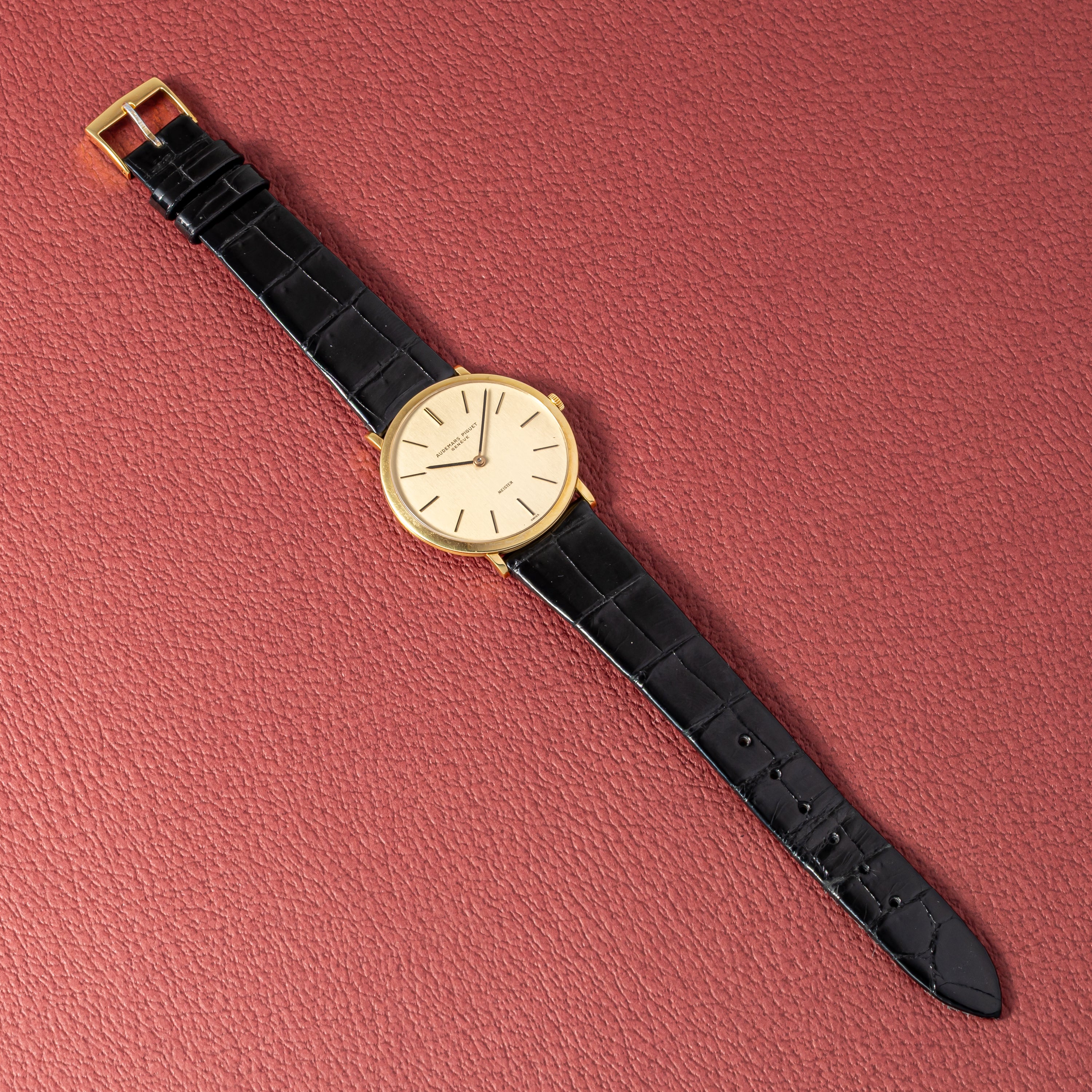 オーデマ・ピゲ エクストラフラット 18金無垢 マイスターWネーム ラウンドケース 1970年代製 18金無垢 Cal.K2001/1A