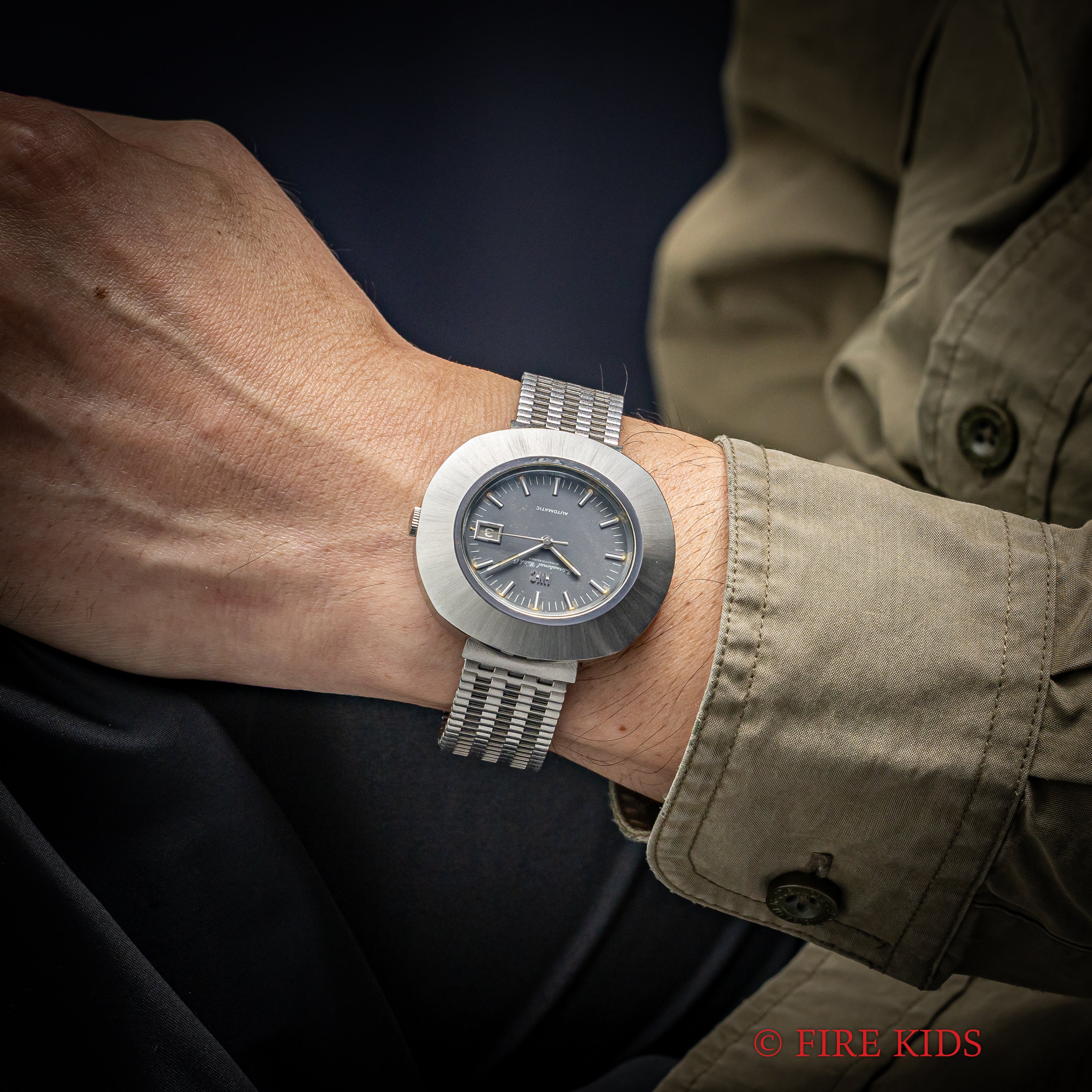 IWC オーバルケース グレーダイヤル 1972年製 Cal.8541B 純正ブレス 箱、タグ付き