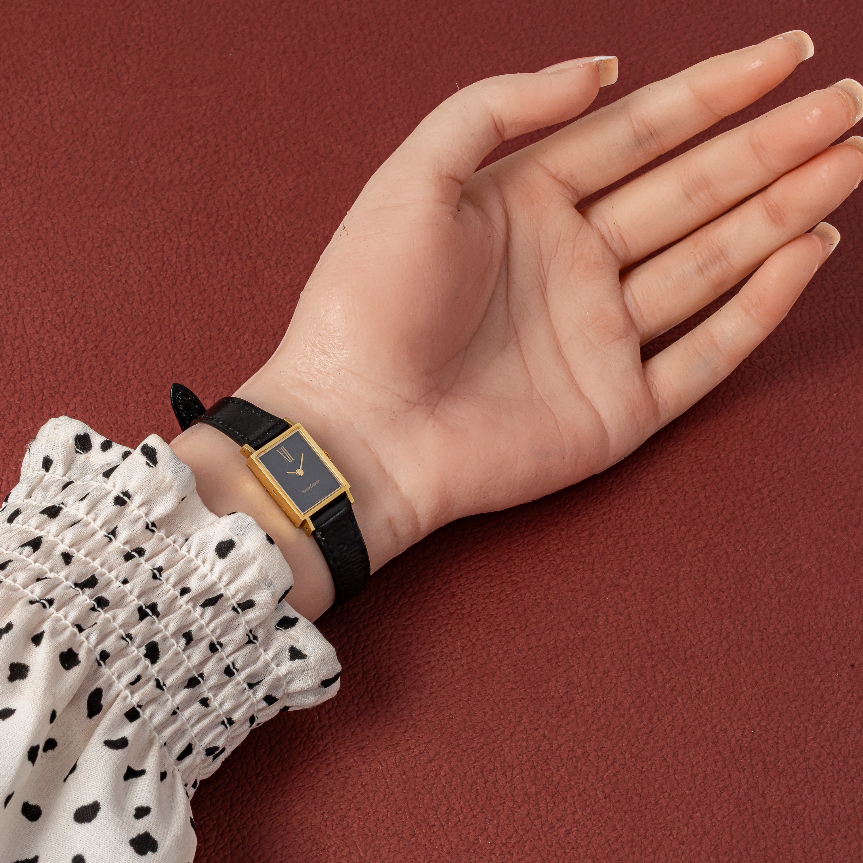 ジャガールクルト 18金無垢スクエアケース ブラックローマン 純正尾錠付き レディース 手巻き