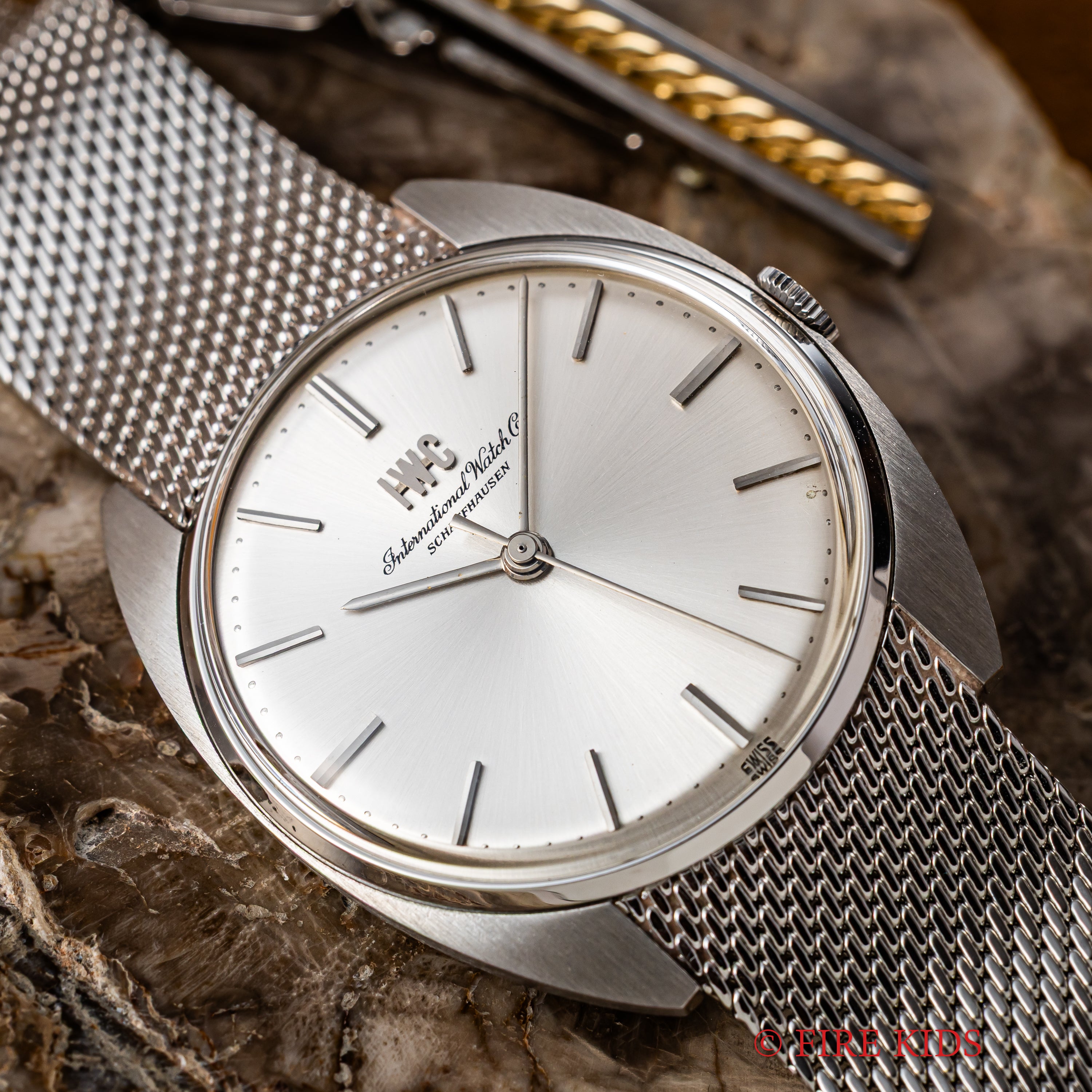 IWC トノーケース 1972年製 手巻き Cal.403 純正メッシュブレス付き ノンデイト