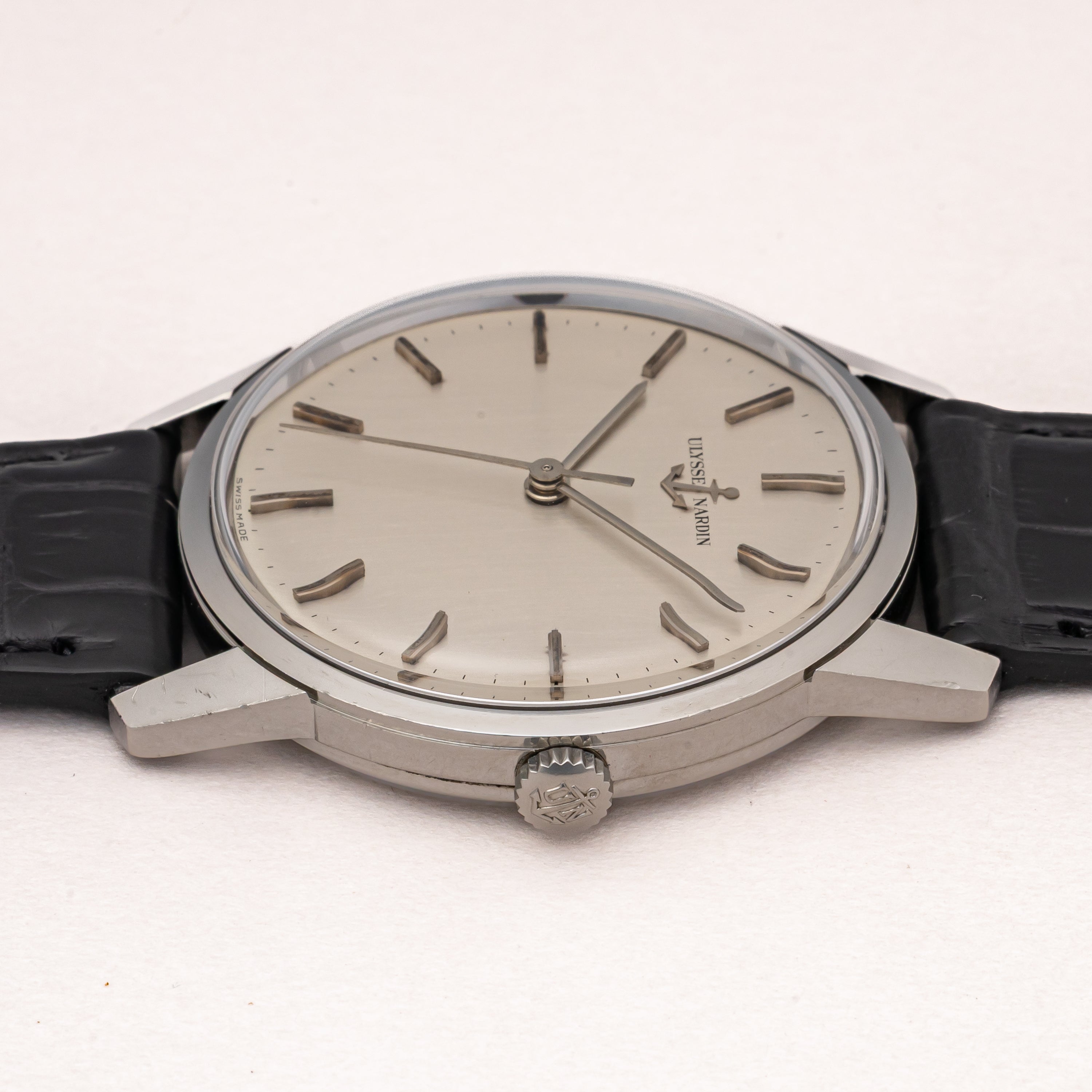 ユリスナルダン ラウンド 1970年代製 手巻き 純正尾錠付き