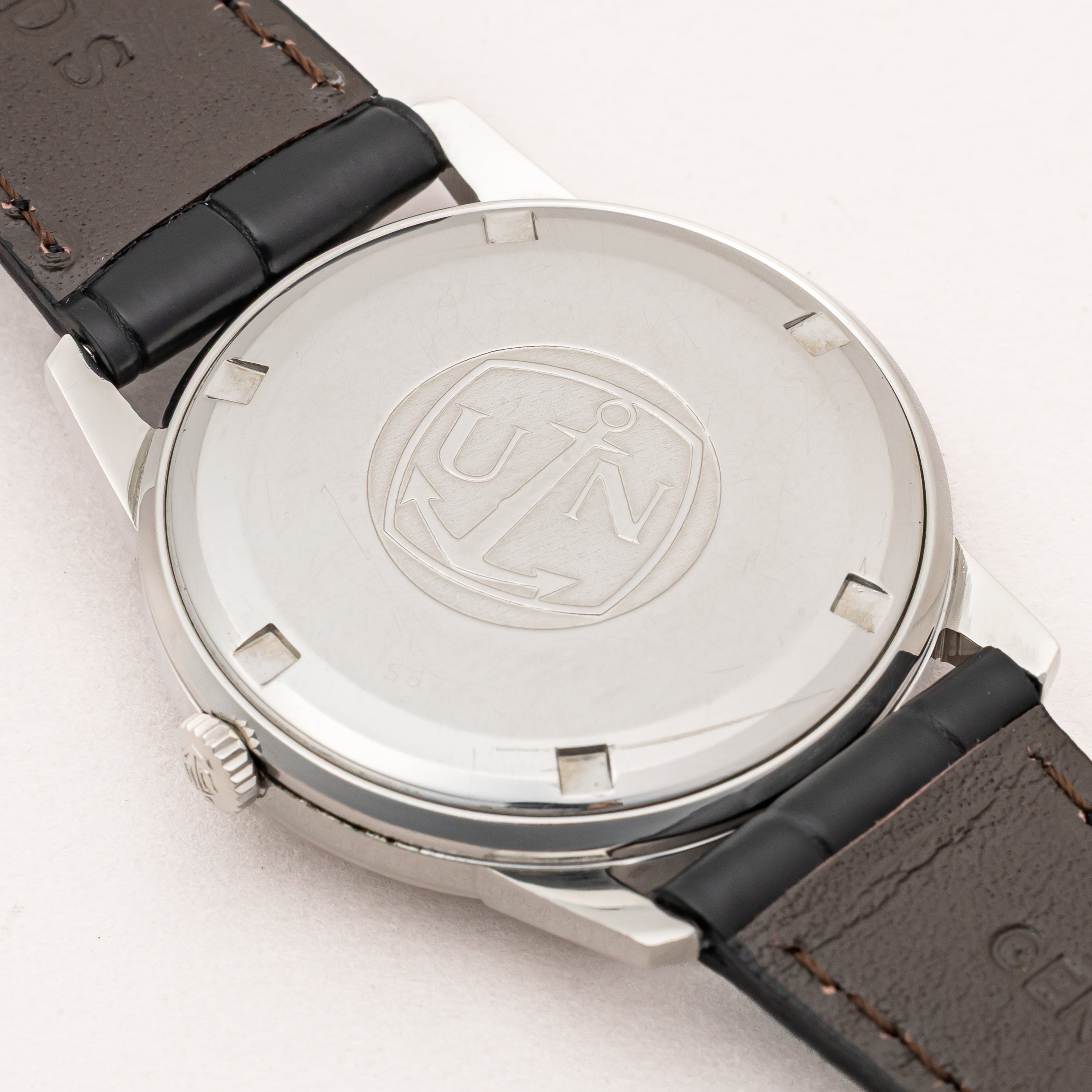 ユリスナルダン ラウンド 1970年代製 手巻き 純正尾錠付き