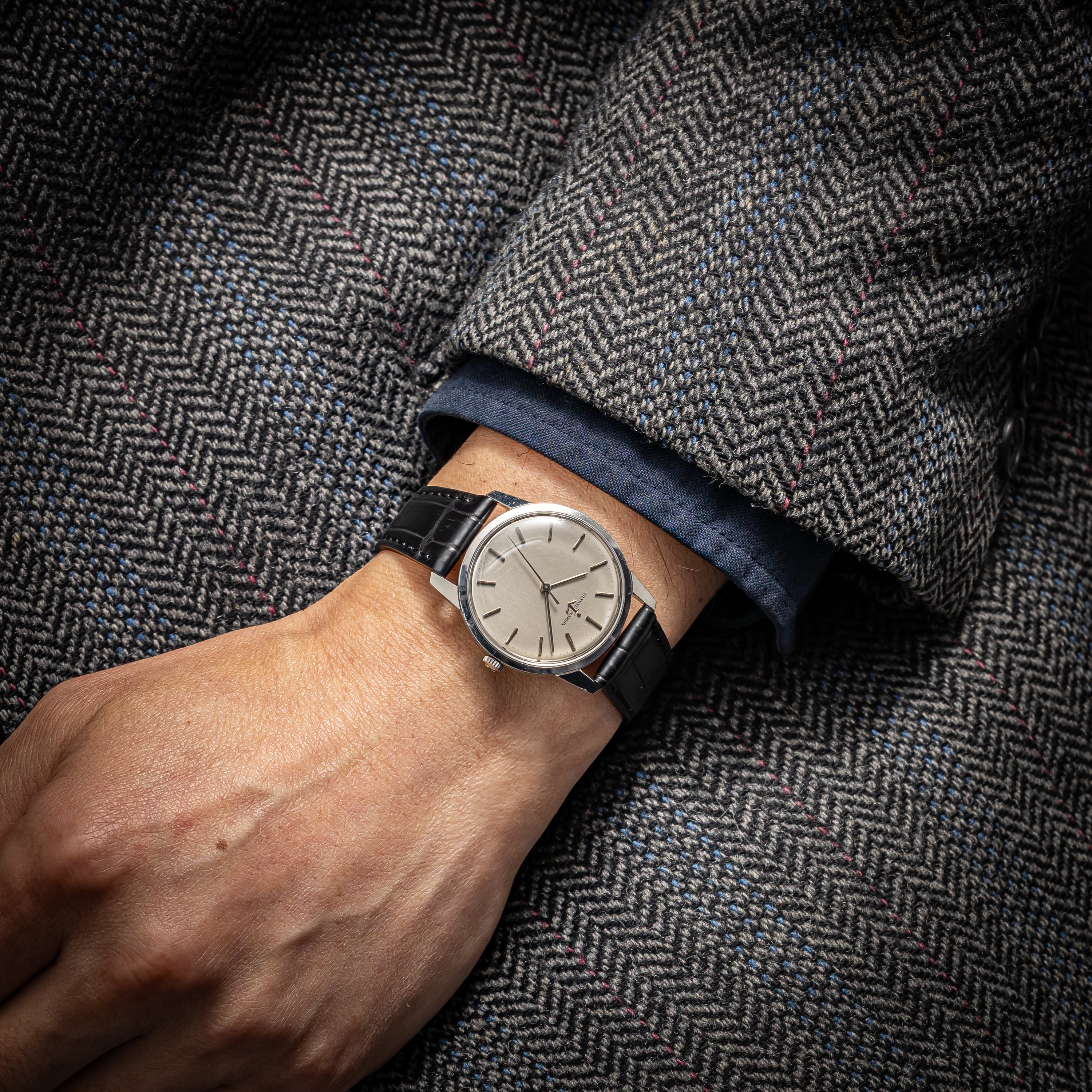 ユリスナルダン ラウンド 1970年代製 手巻き 純正尾錠付き