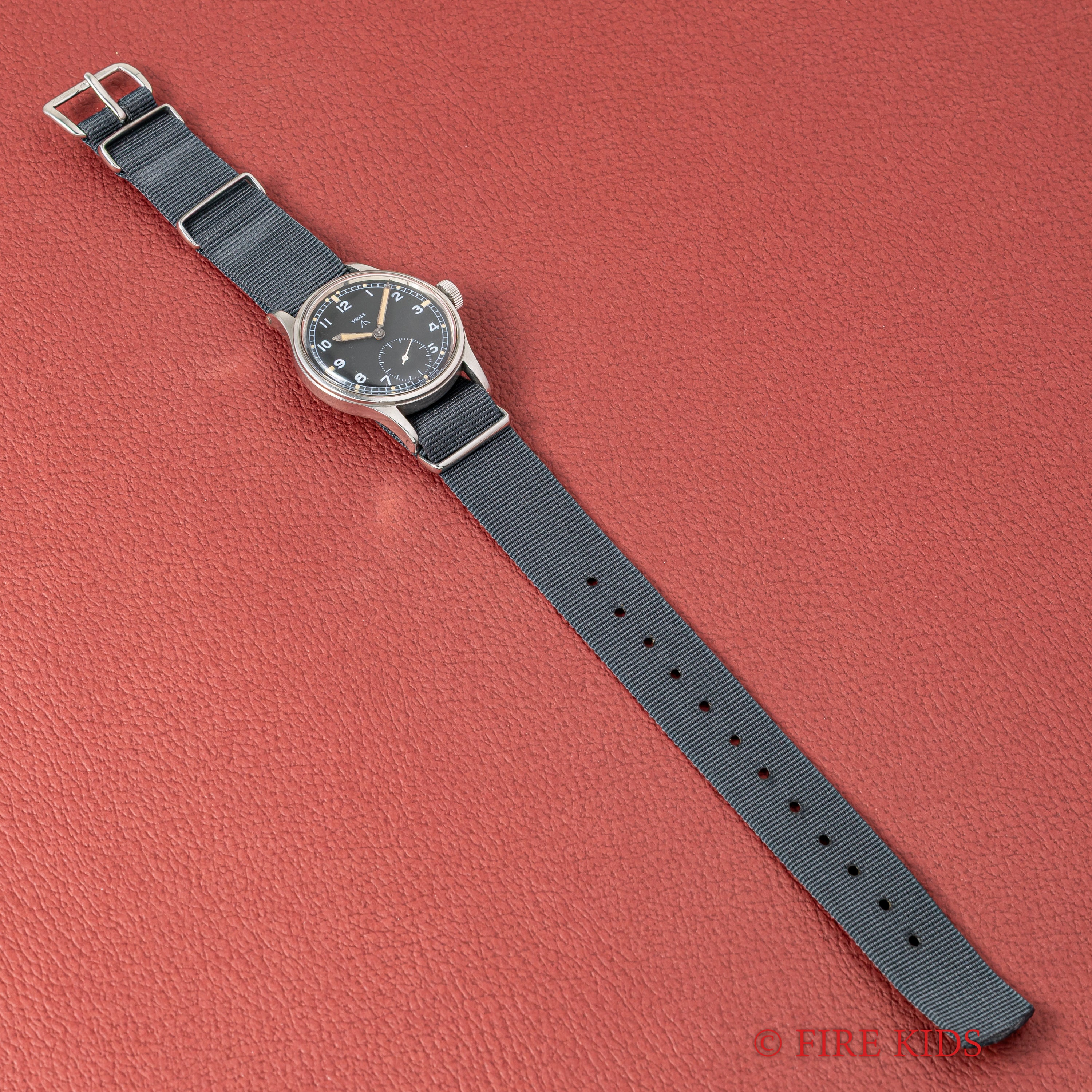 オメガ ダーティーダースMoDダイヤル 1940年代製 イギリス陸軍軍用時計 手巻 Cal.30T2 W.W.W