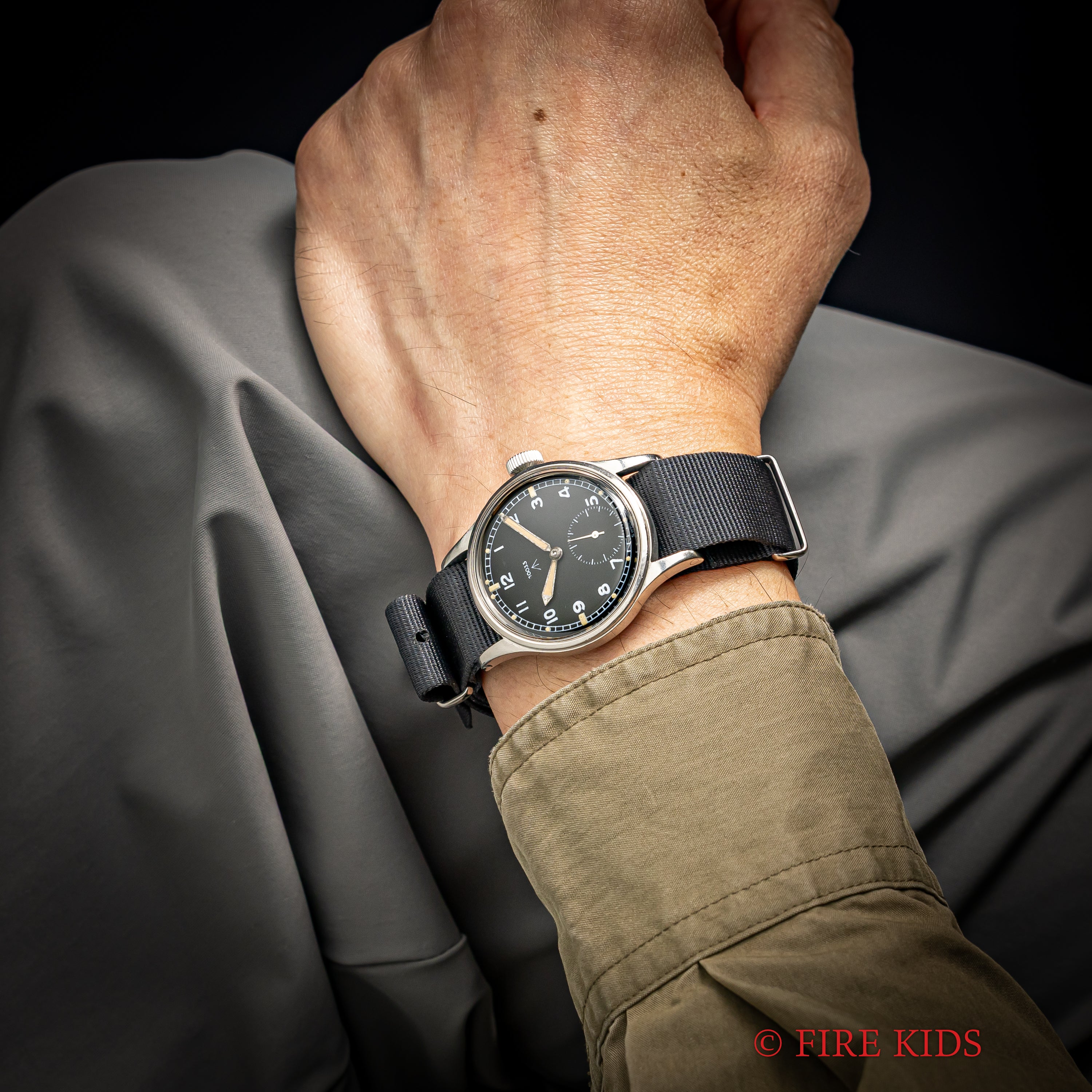 オメガ ダーティーダースMoDダイヤル 1940年代製 イギリス陸軍軍用時計 手巻 Cal.30T2 W.W.W