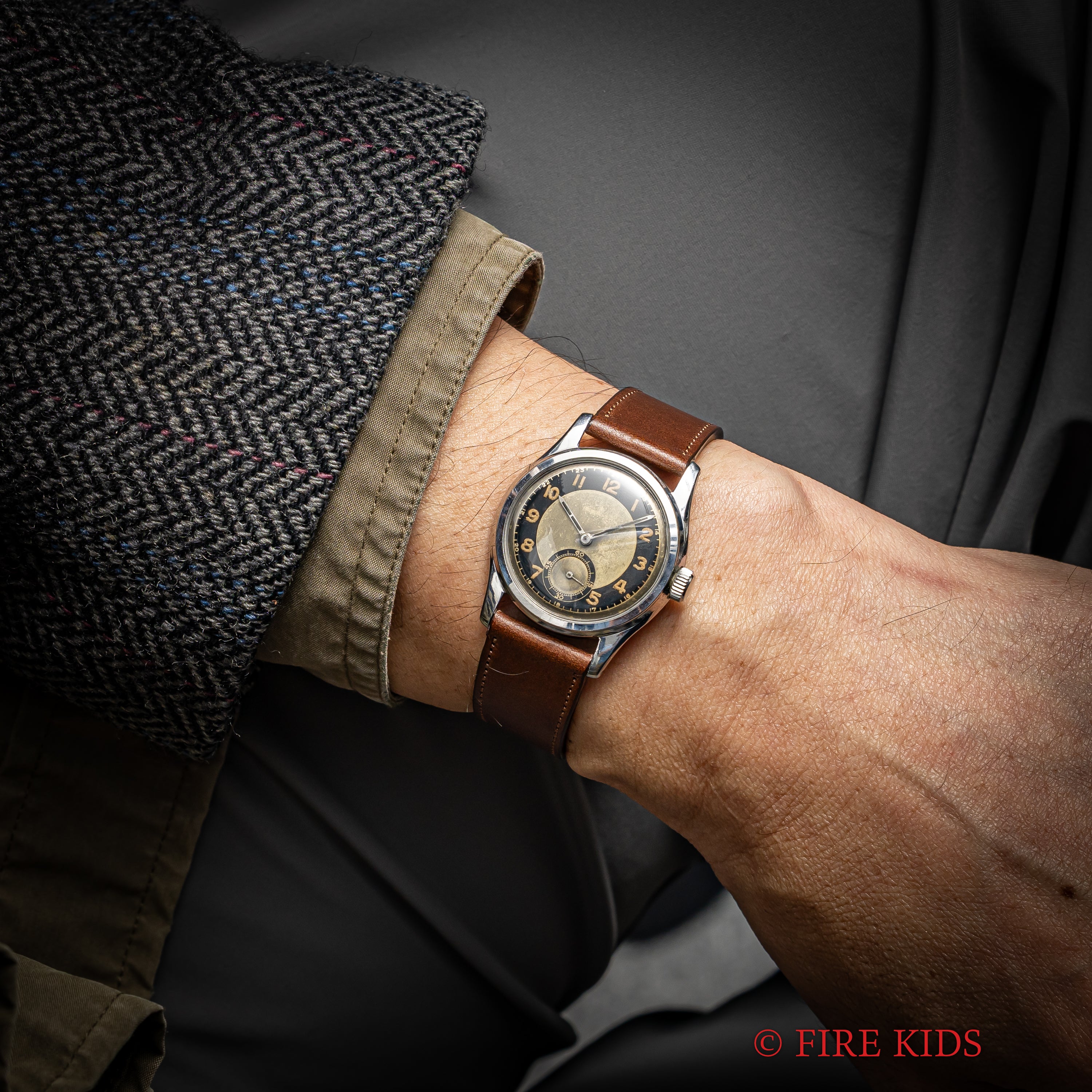 ゼニス ブルズアイダイヤル stötsäker 1940年代製 耐震装置付き手巻スモセコ Cal.106