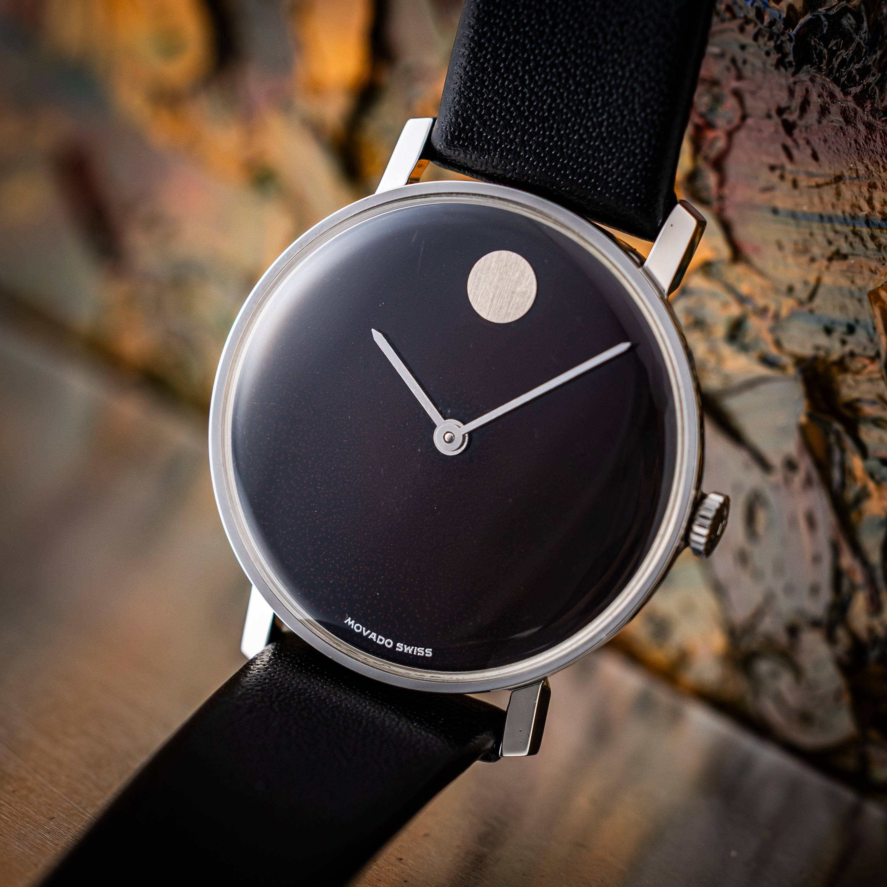 MOVADO ヴィンテージ　シルバー ブラック文字盤 ラウンドケース 時計 モバード ミュージアム ウォッチ ラウンドケース 1970年代製 手