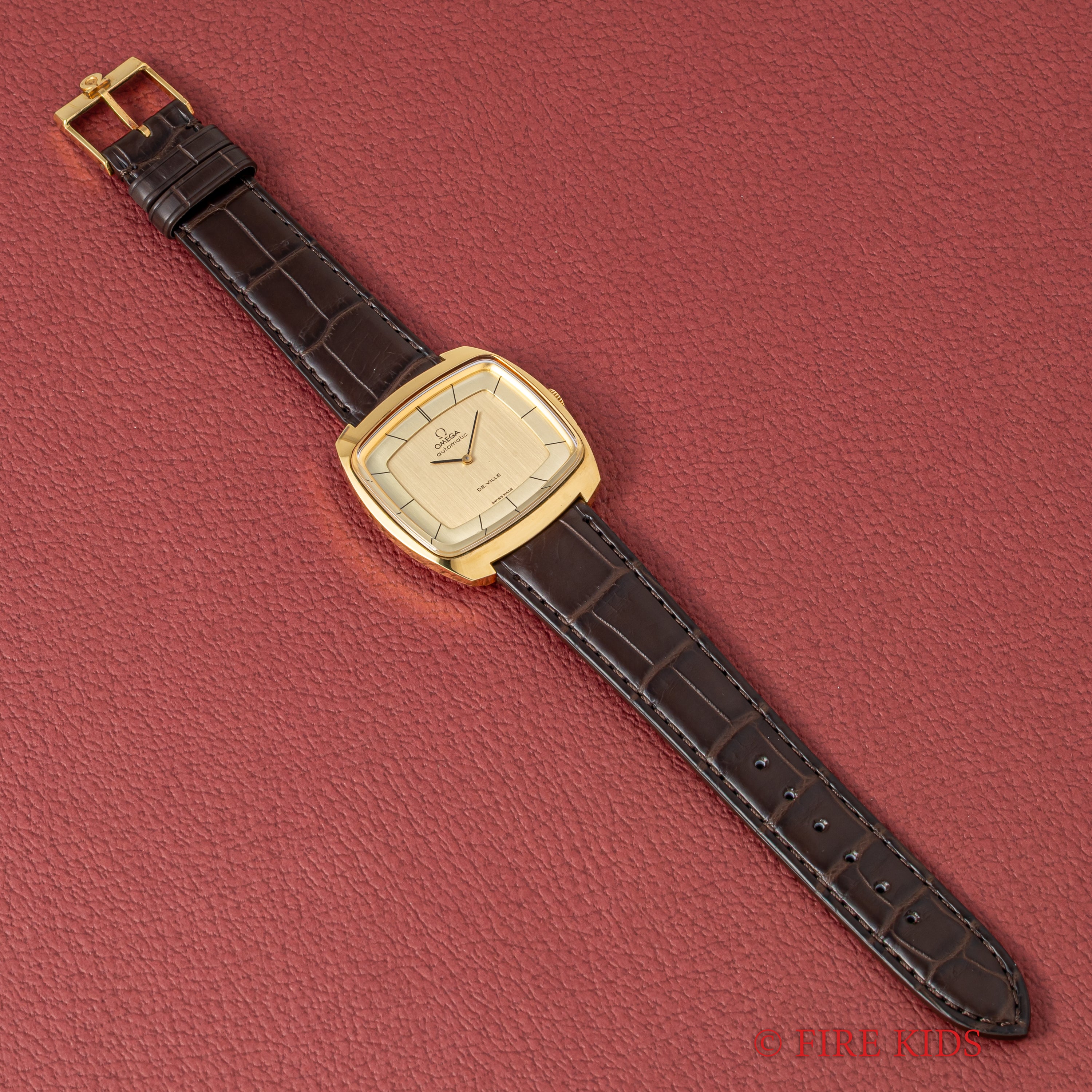 オメガ デ・ヴィル TVスクリーン ツートンダイヤル トップゴールド 1973年製 自動巻 Cal.711 Ref.151.0051 箱付き