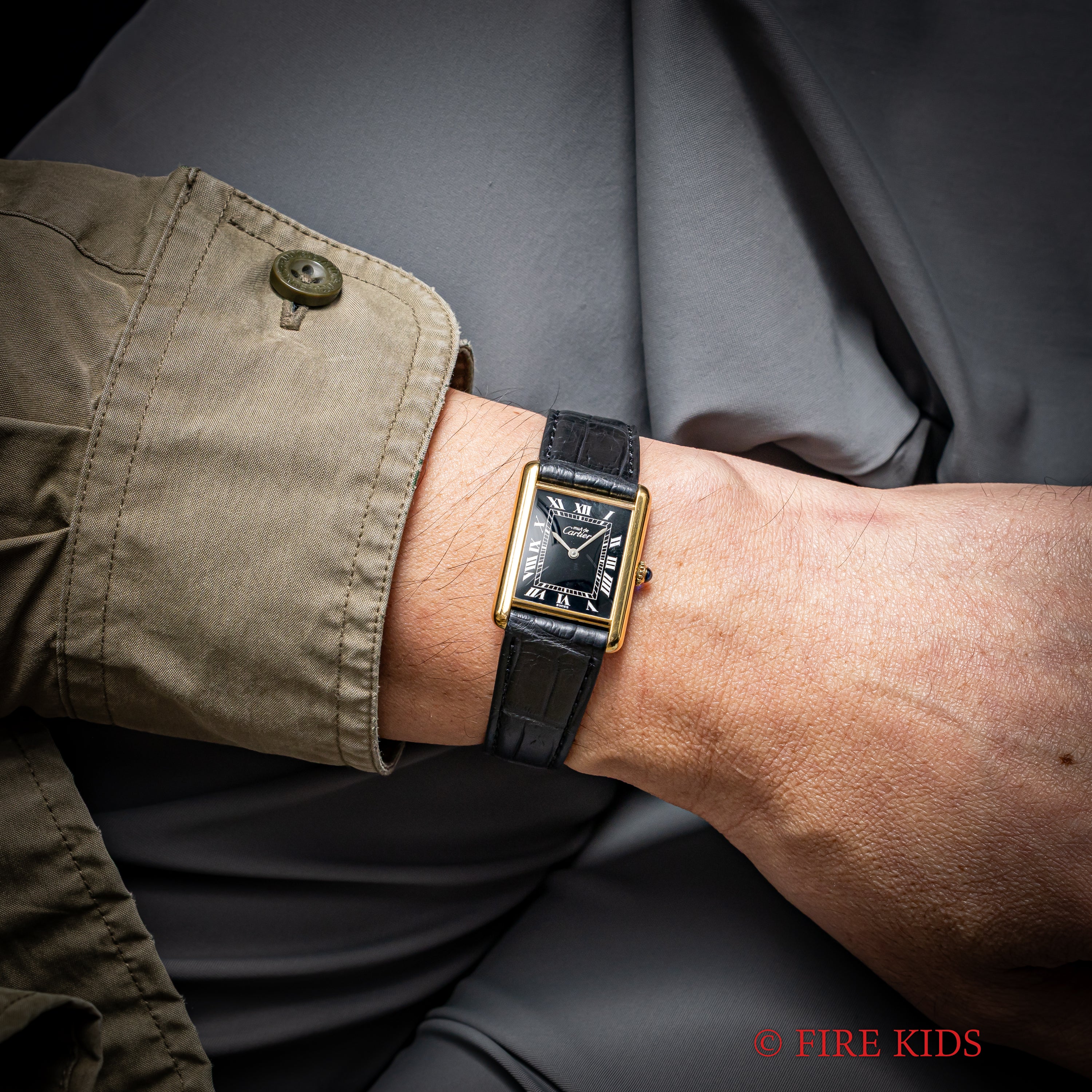 カルティエ マストタンク 1980年代製 LMサイズ ブラックローマンダイヤル 純正尾錠、箱、ギャラ付き