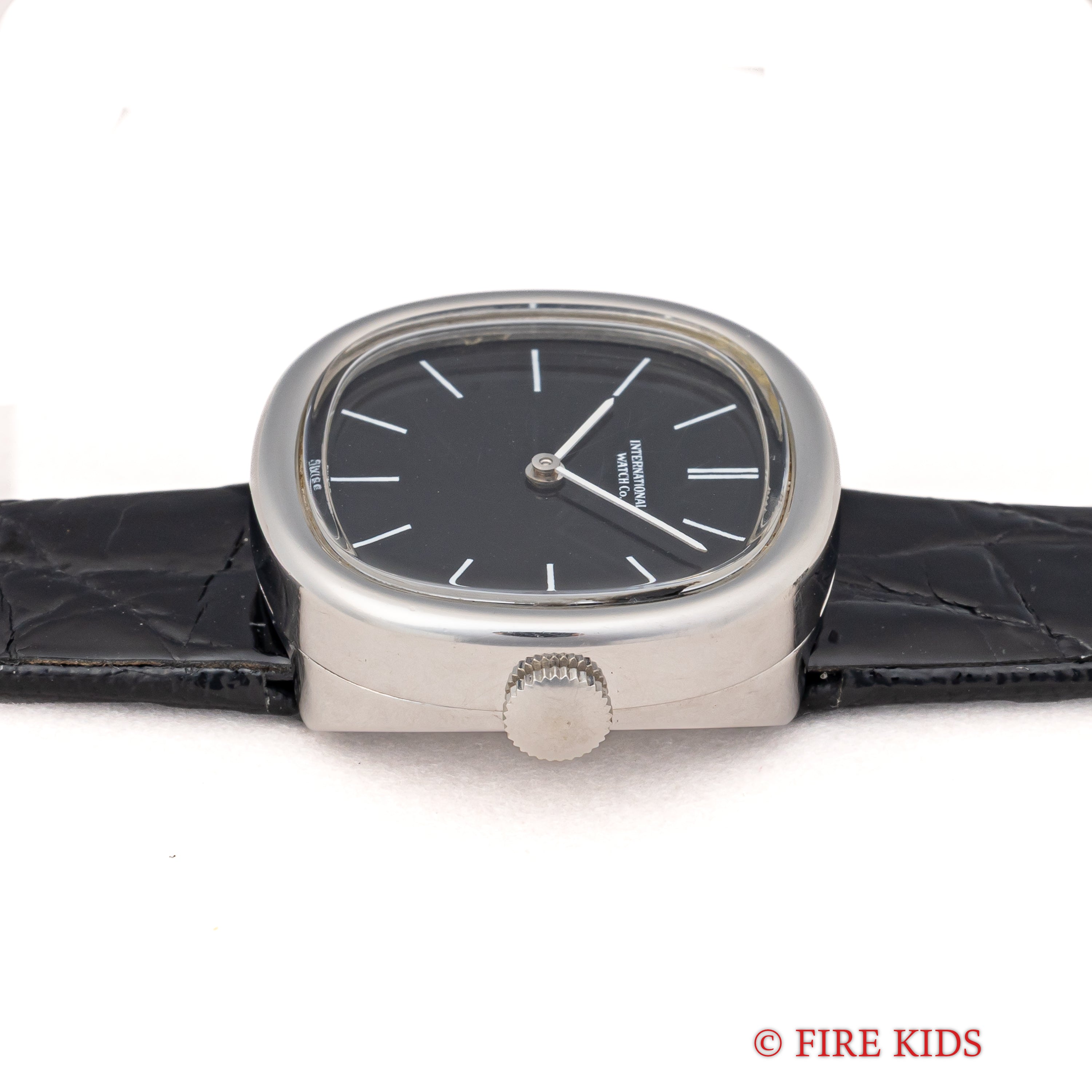 IWC レディースウオッチ ブラックダイヤル 1977年製 手巻 Cal.412 ユニークケース