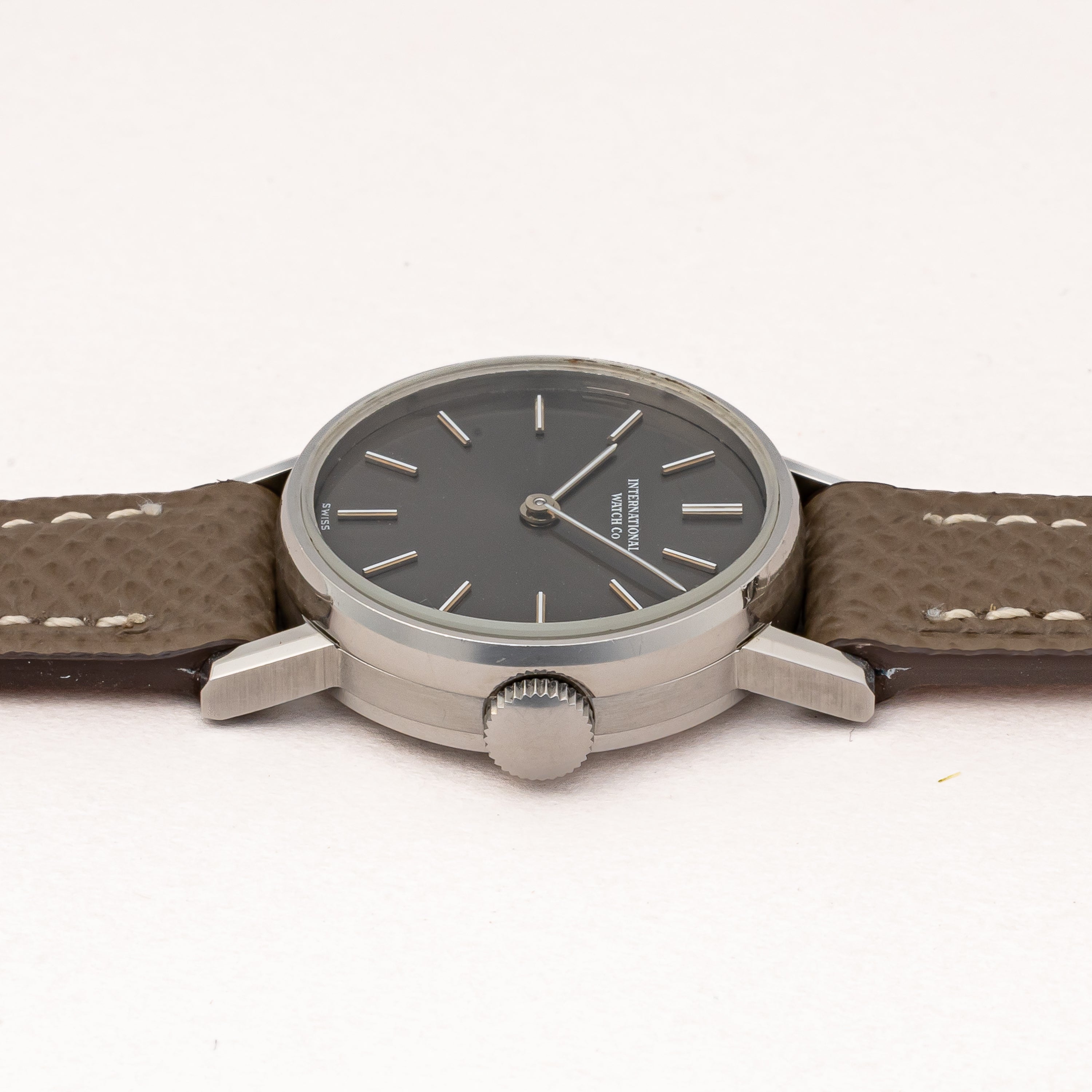 IWC レディース ラウンドケース グレーダイアル 1974年製