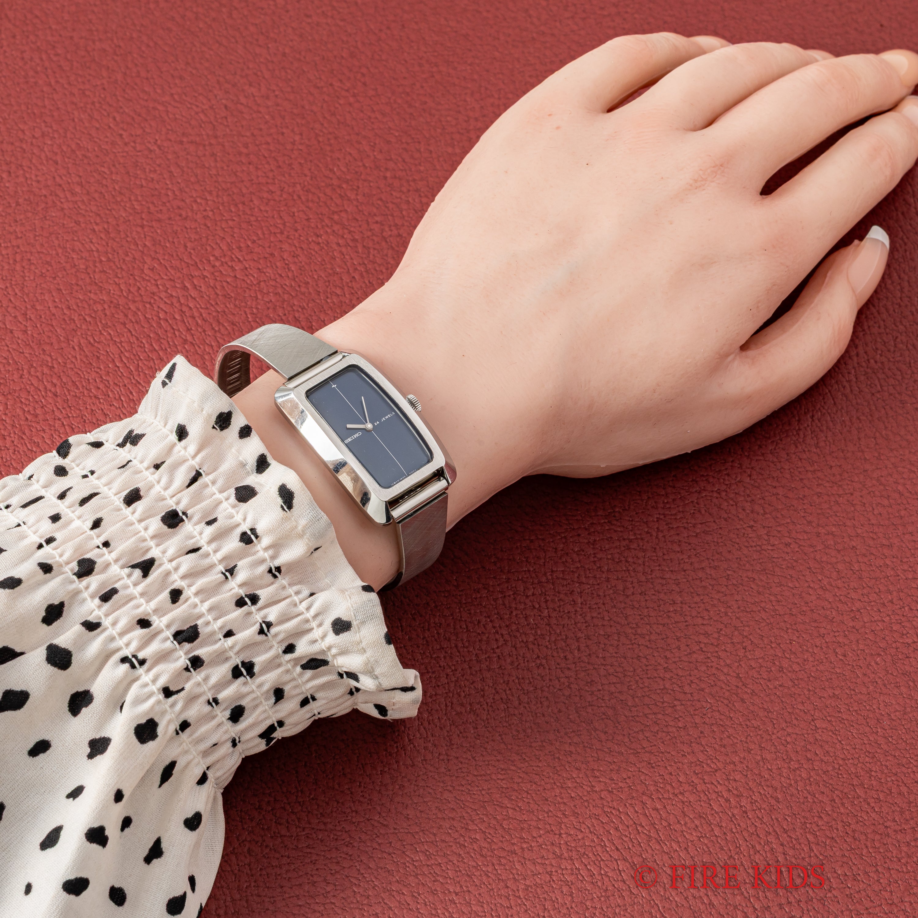 セイコー レディース レクタンギュラーケース ブルーダイヤル 1969年製 手巻 社外ブレス